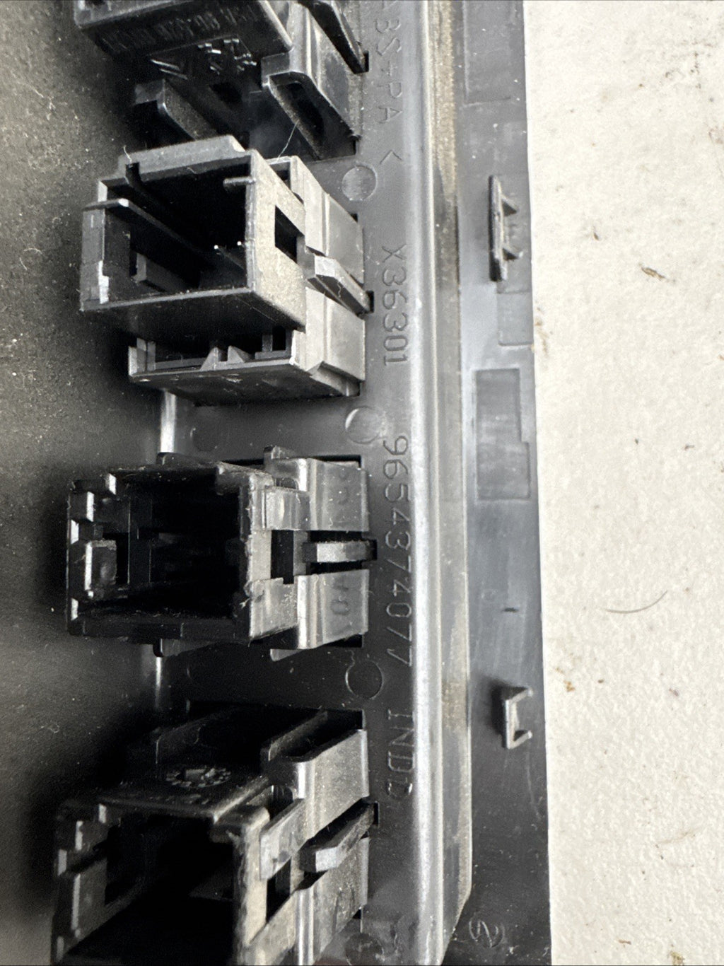 PEUGEOT 207 DOOR LOCK SWITCH 9654374077 CHILD LOCKING CONTROL BUTTON 06-09