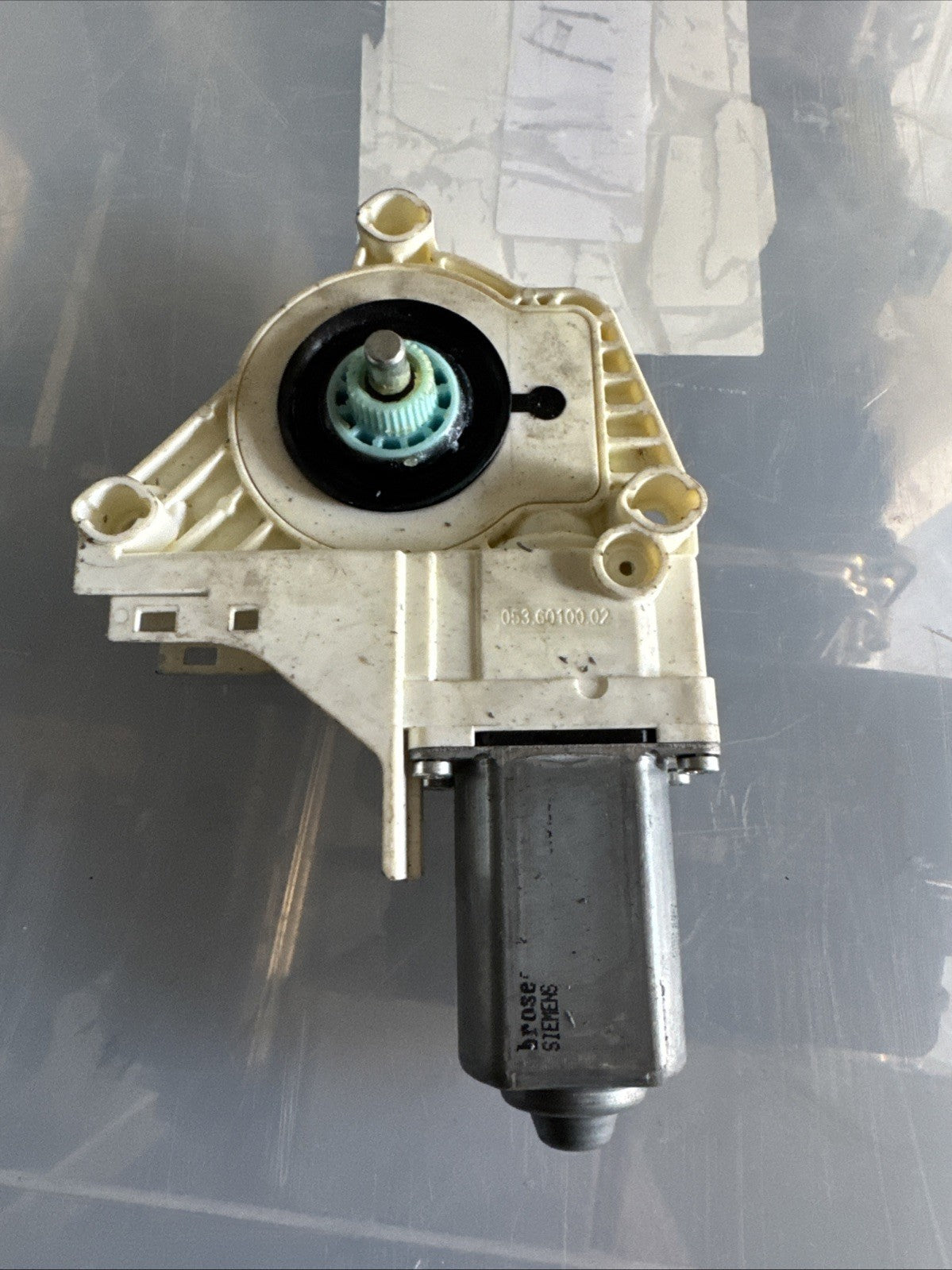 LAND ROVER DISCOVERY MK3 2004 2009 REAR LEFT DOOR WINDOW MOTOR 0536010002