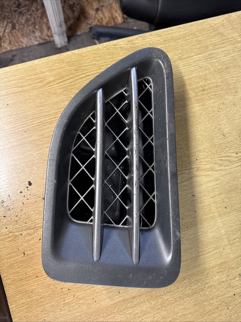 RANGE ROVER SPORT L320 NEAR SIDE WING VENT SLR00152