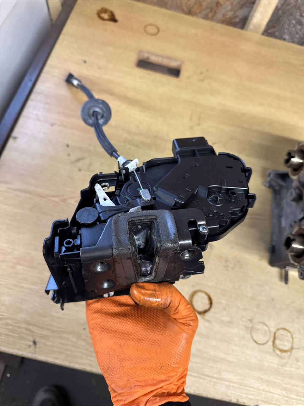 RANGE ROVER SPORT L320 FRONT NEARSIDE LEFT DOOR LOCK FQJ000430