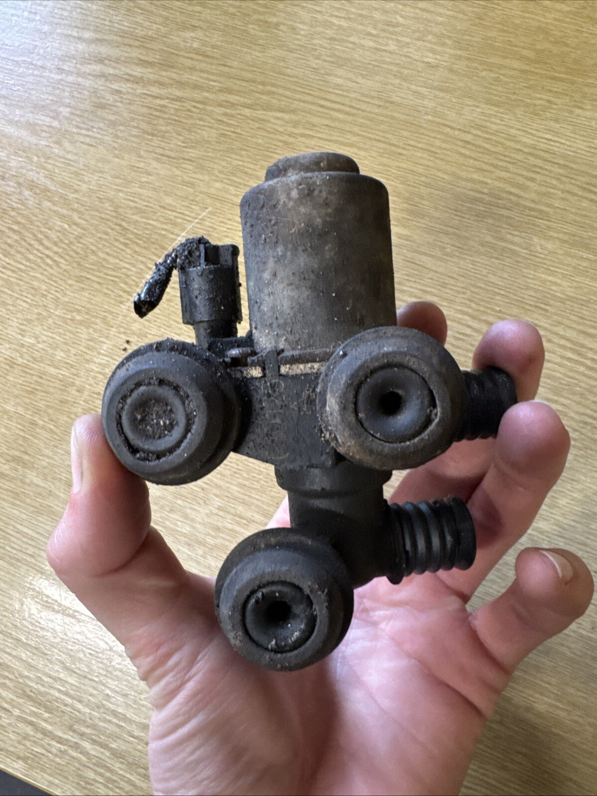 03 BMW 320 CI HEATER COOLANT PUMP VALVE 1147412144 64118369805 