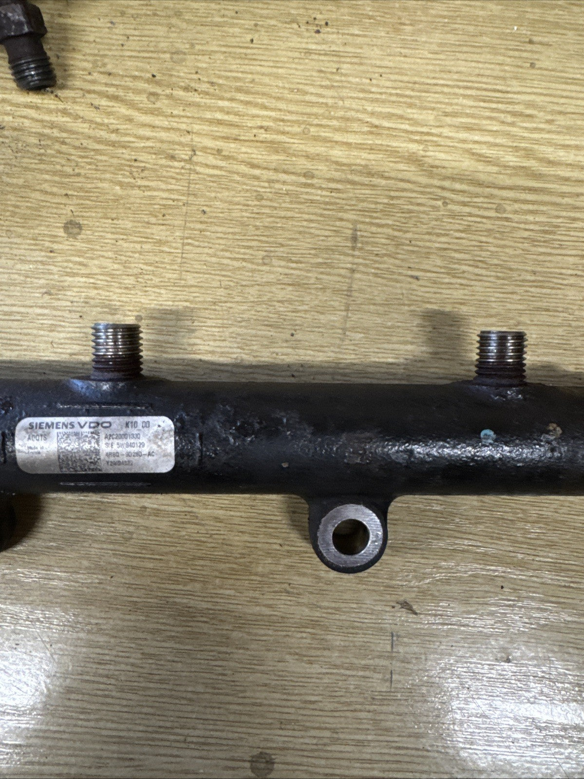 DISCOVERY 3 RANGE ROVER SPORT TDV6 2.7L DIESEL FUEL RAIL 4R8Q9D280AC