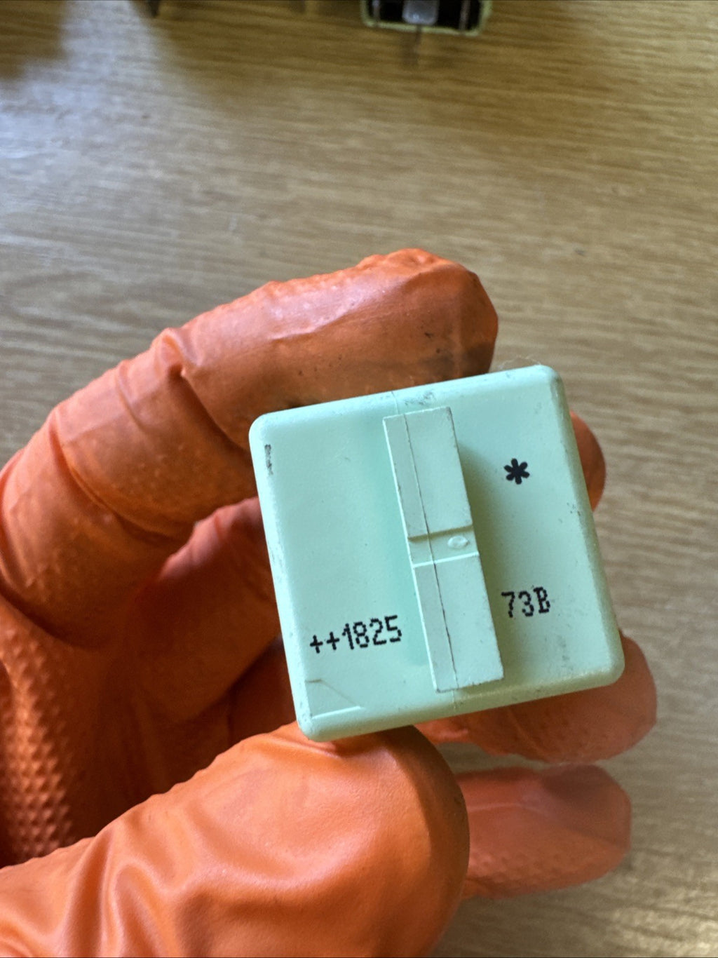 Genuine Used BMW & MINI White Green Make Contact Relay R50 R56 E90 F30 8373700