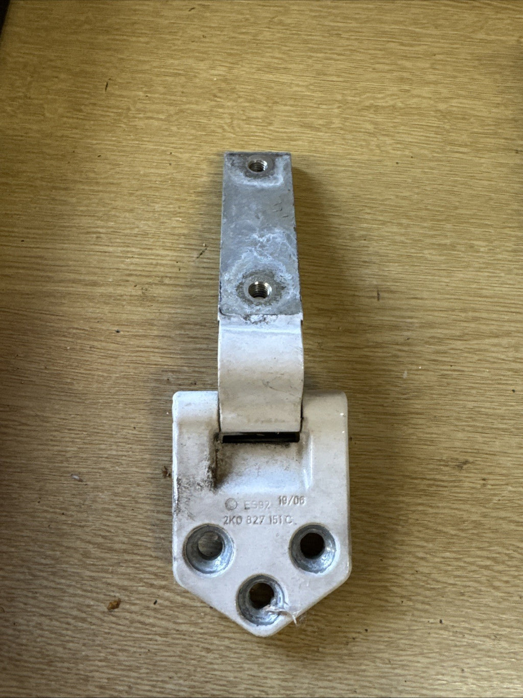 VW CADDY 2004-2010 DOOR HINGE PASSENGER SIDE REAR 2K0827151C