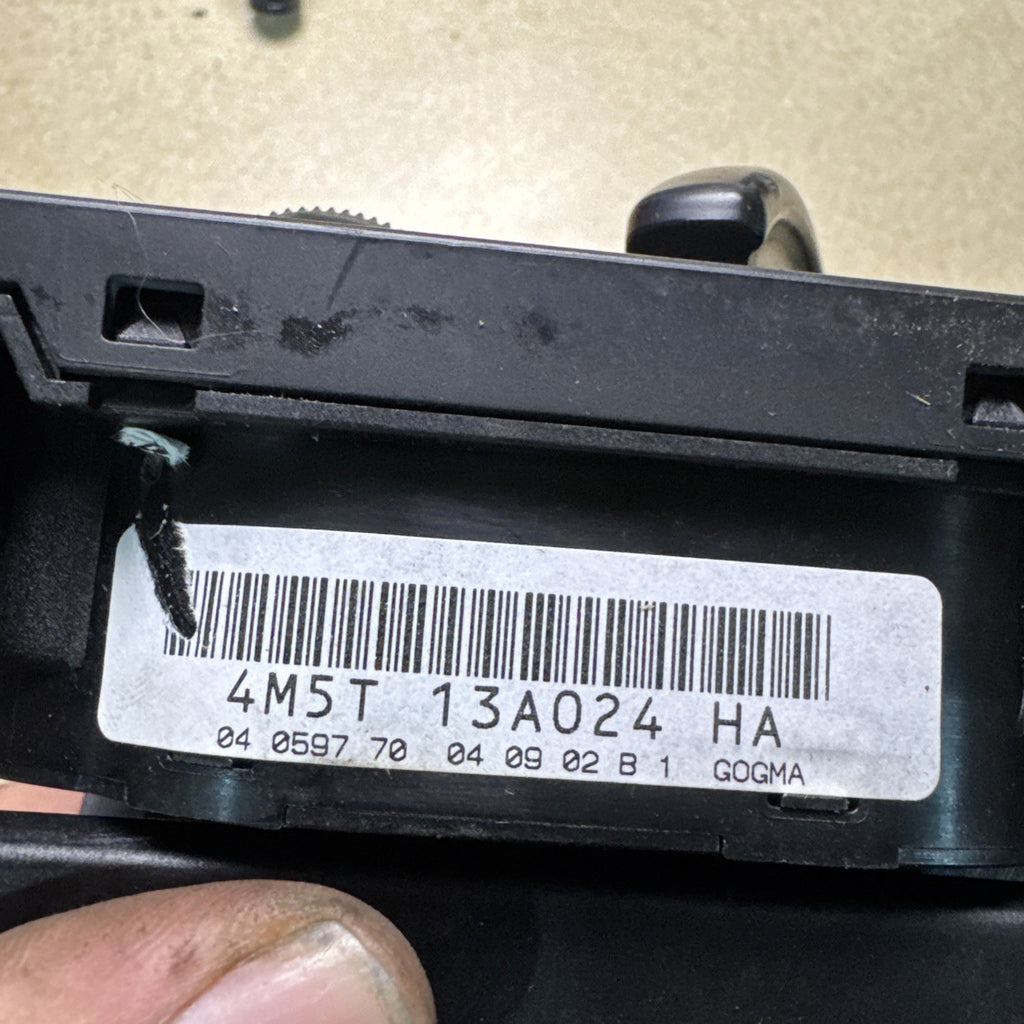 FOCUS HEADLAMP / HEADLIGHT + FOG LIGHT SWITCH    4M5T-13A024-HA 2004 - 2008 B986