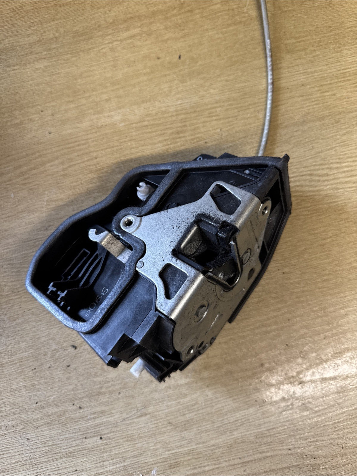 BMW 1 3 5 Series E60 E87 E90 O/S Right Front Door Latch Actuator Catch 7167066