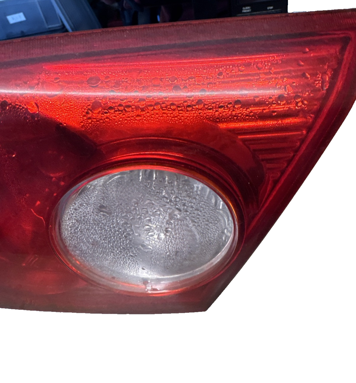 CHEVROLET LACETTI SE REAR/TAIL LIGHT ON TAILGATE (DRIVERS SIDE)