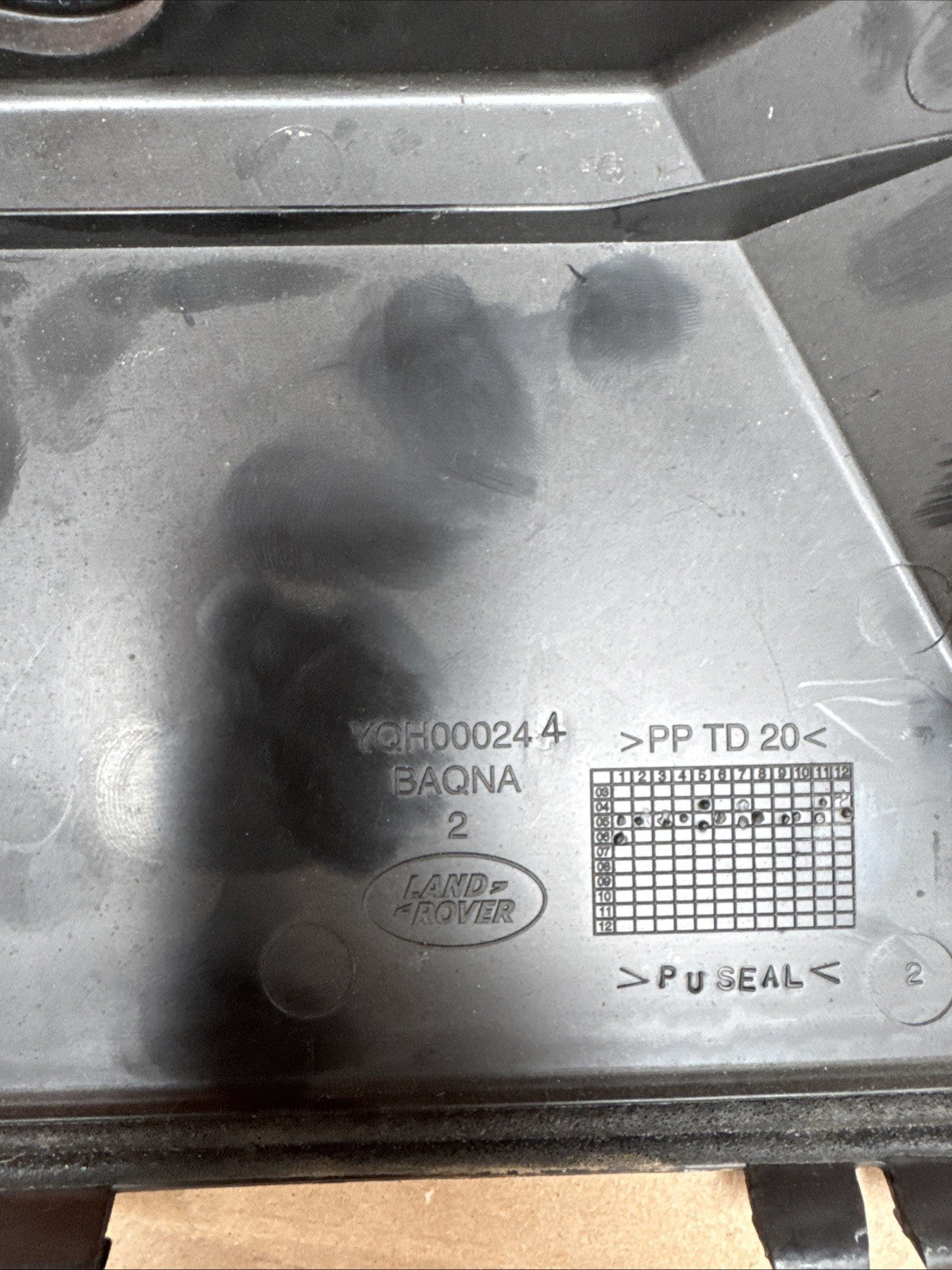 168. 2008 RANGE ROVER SPORT L320. ENGINE ECU COVER TRIM YQH000244
