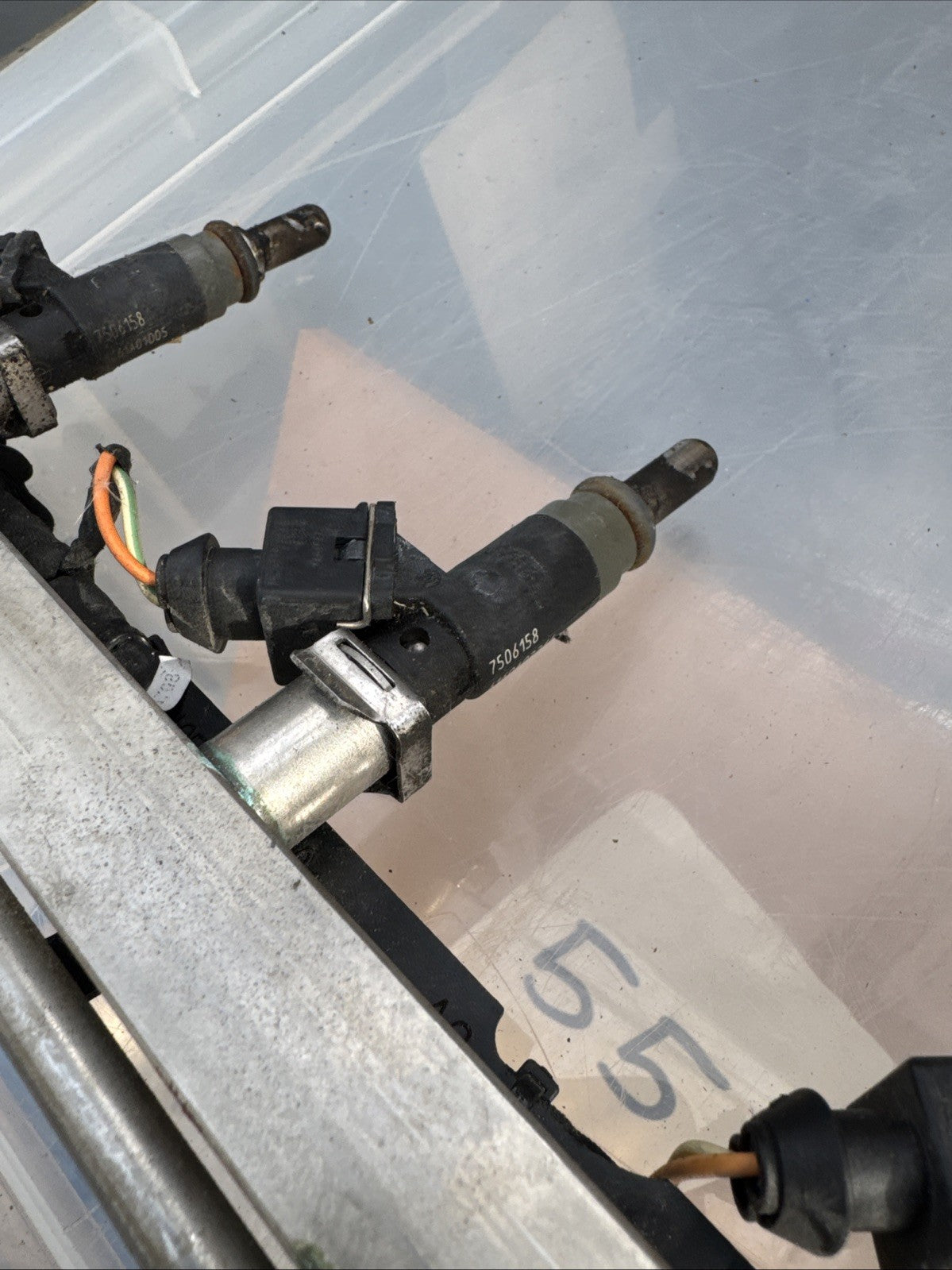 BMW 3 Z4 FUEL RAIL WITH INJECTORS  E46 E85 320i 2.0i N46 7506158