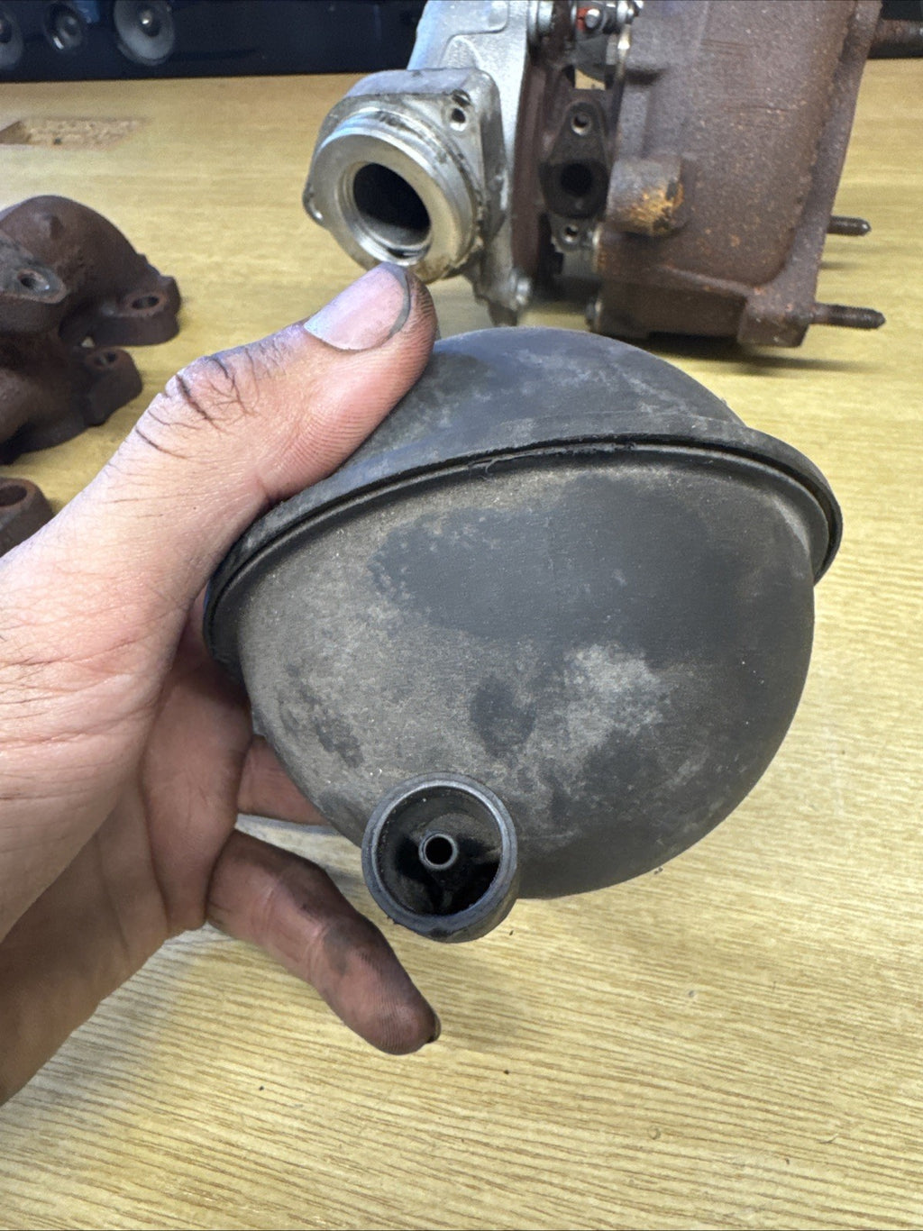 Audi A4 B8 A5 8T 2.0 TDI Diesel Vacuum Reservoir Bottle Tank 054129808