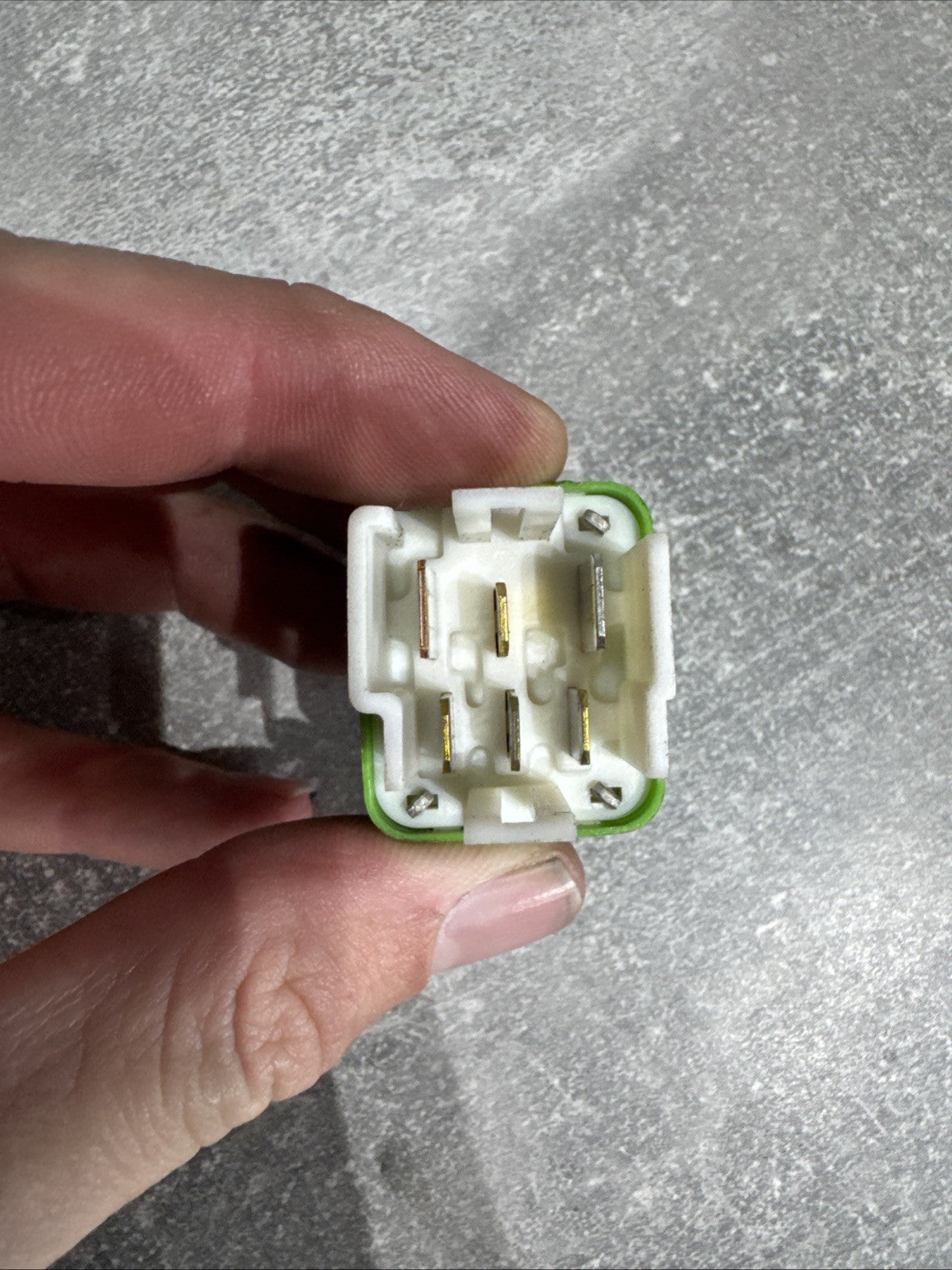 Lexus IS300 IS200 Sportcross 2002 - ABS TRC Relay 88263-24030