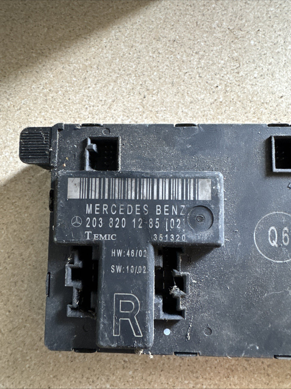 MERCEDES-BENZ C Class W203 Door Control ECU Module Front Right A2038201485