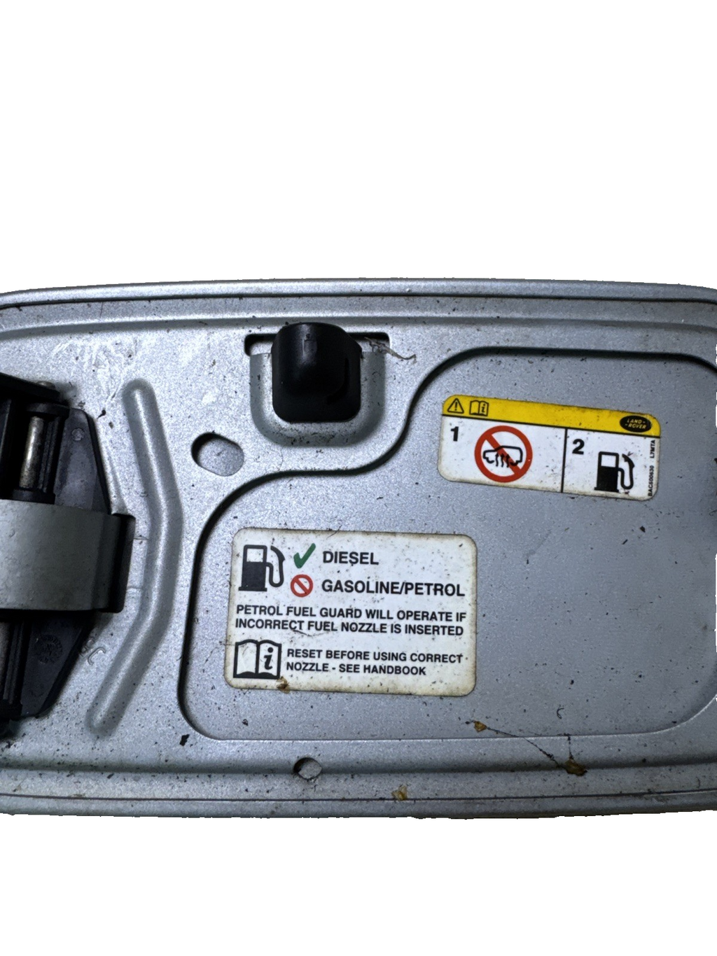 02-05 RANGE ROVER L322 TDV8, FUEL FLAP P.C. LRC618 Silver