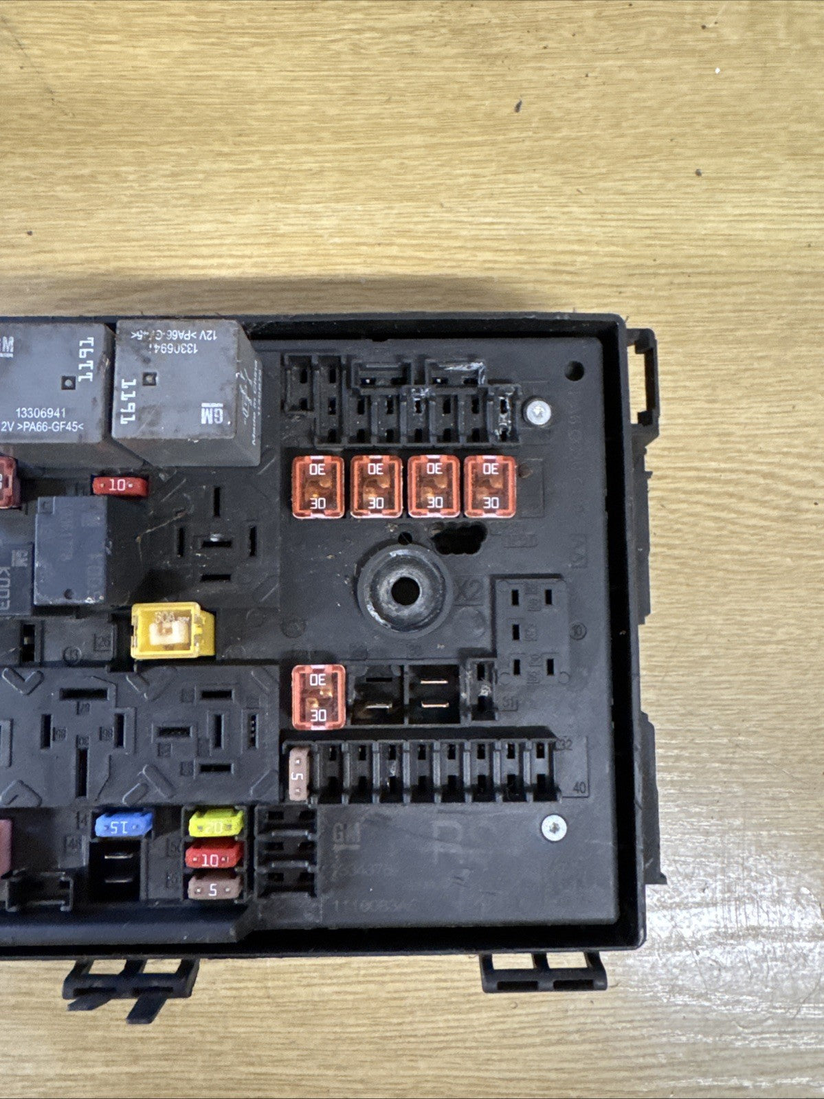 VAUXHALL ASTRA J 09-15 MK6 FUSE REPAY BOX 13343762 RS