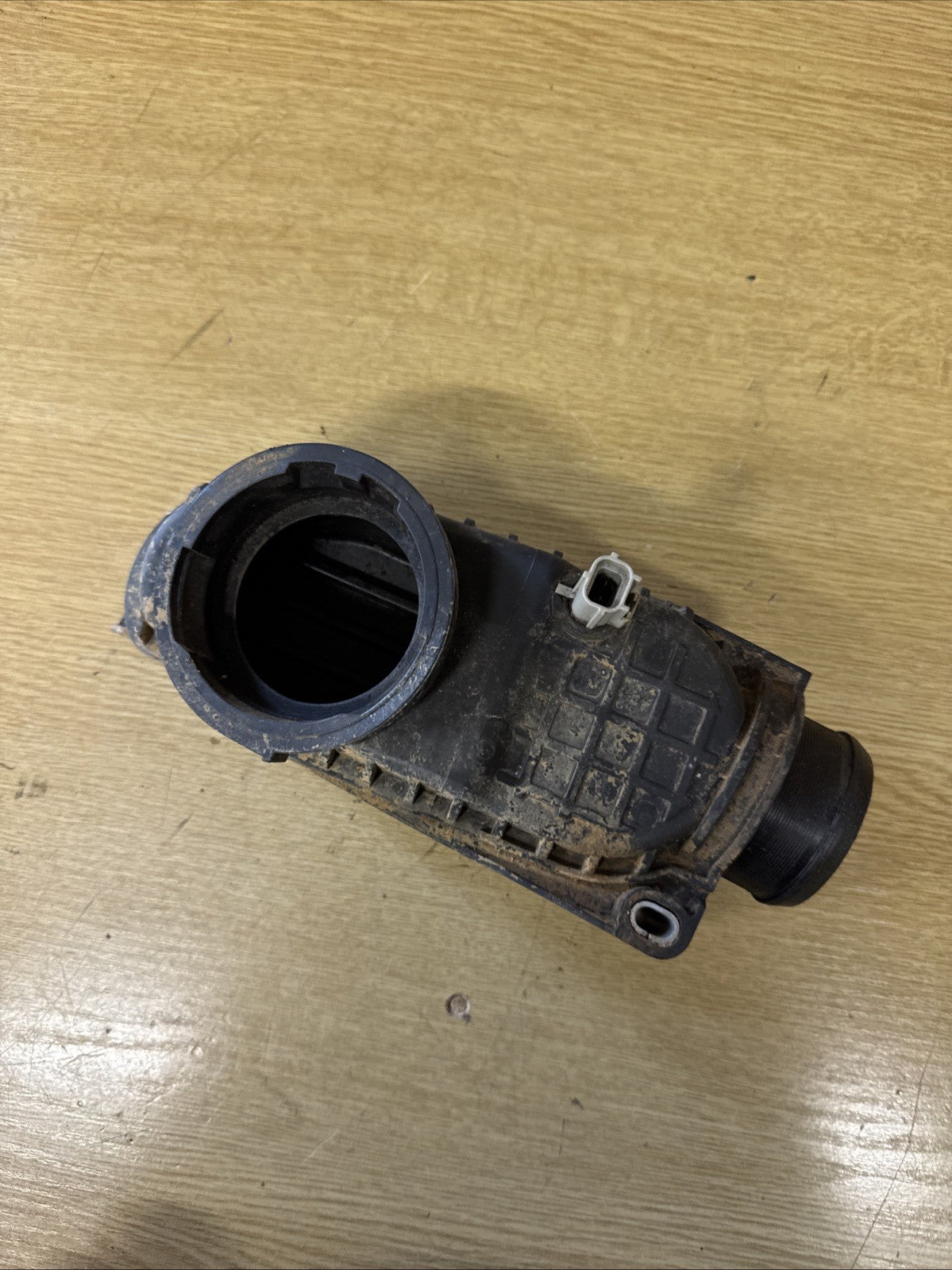 Land Rover Discovery 3 2.7 TDV6 HSE 2004-2009 Air Intake Pipe Duct Chamber