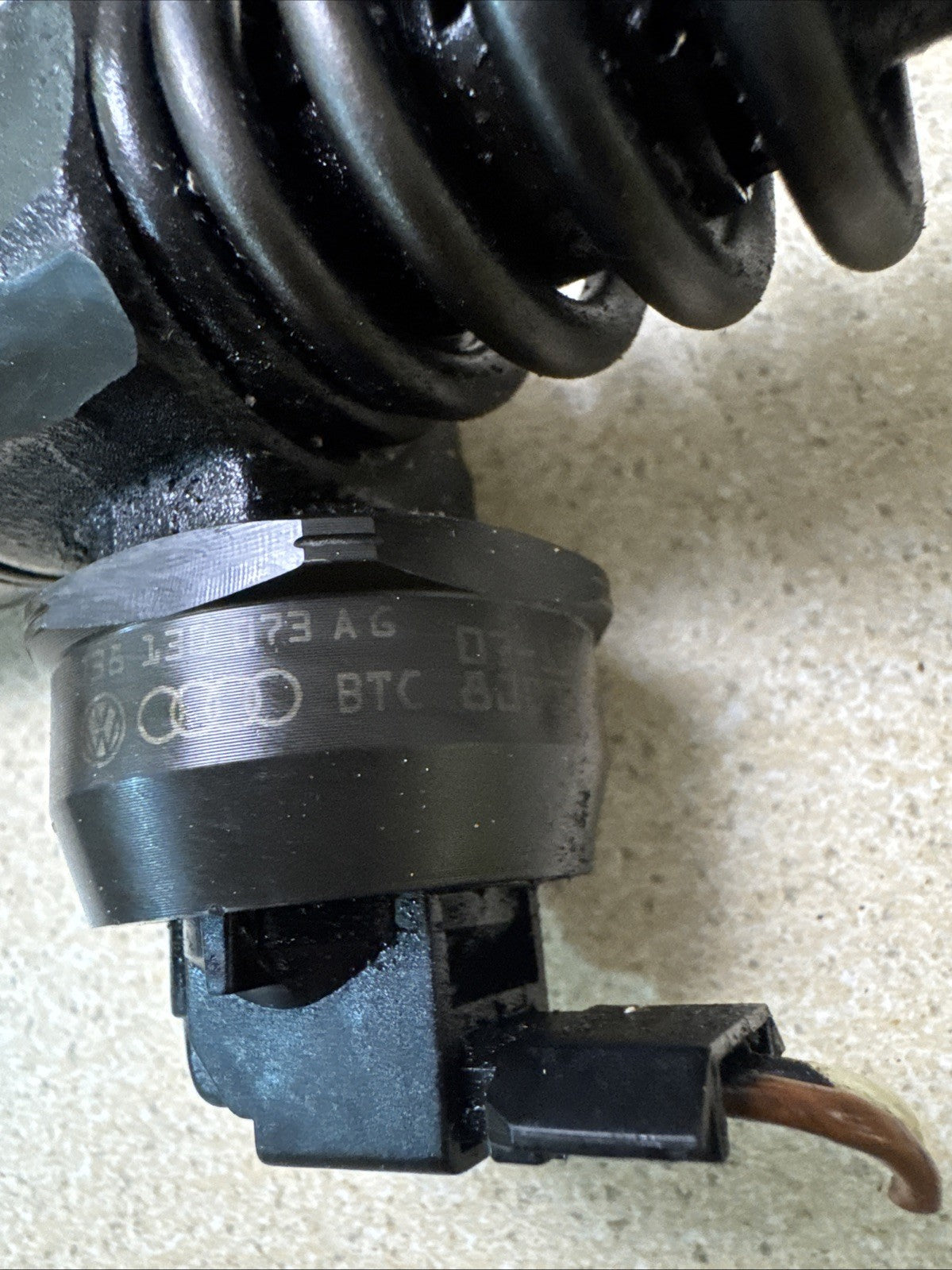 Volkswagen Diesel Injector 1.9 TDI 038130073AG 0414720215