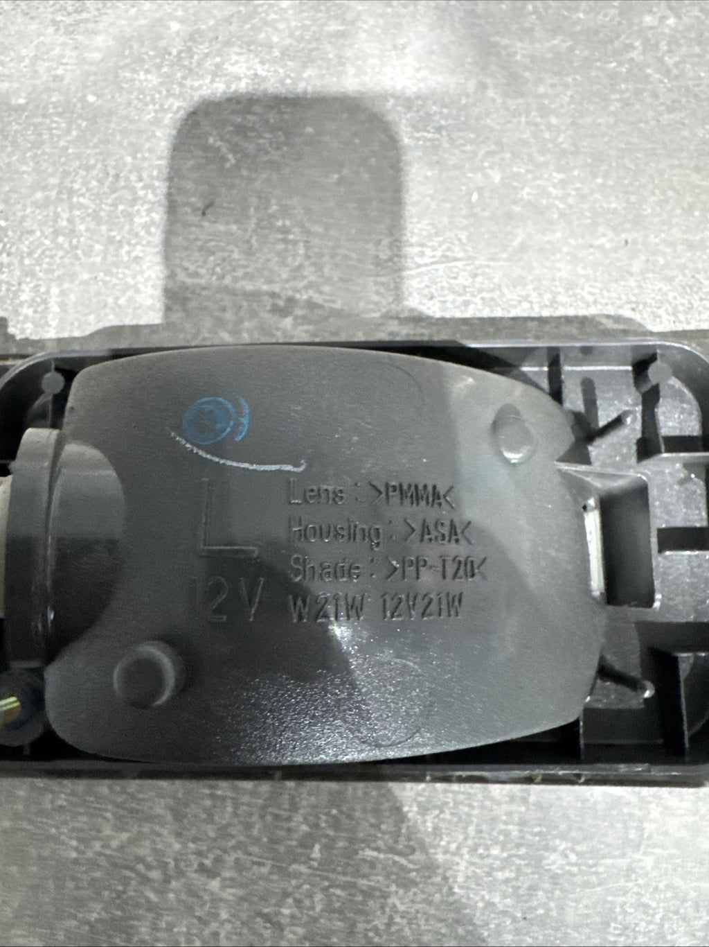 GENUINE 97 TOYOTA CAMRY N/S PASSENGER SIDE INNER REAR LIGHT