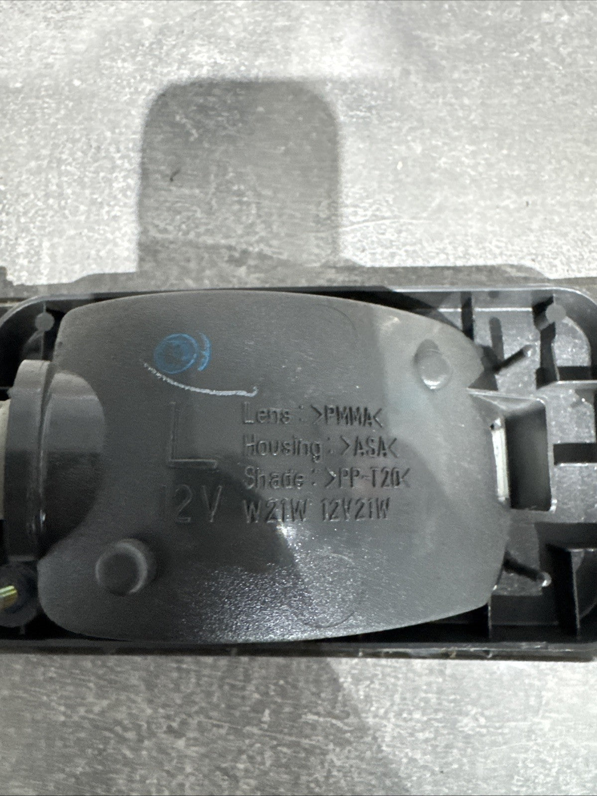 GENUINE 97 TOYOTA CAMRY N/S PASSENGER SIDE INNER REAR LIGHT