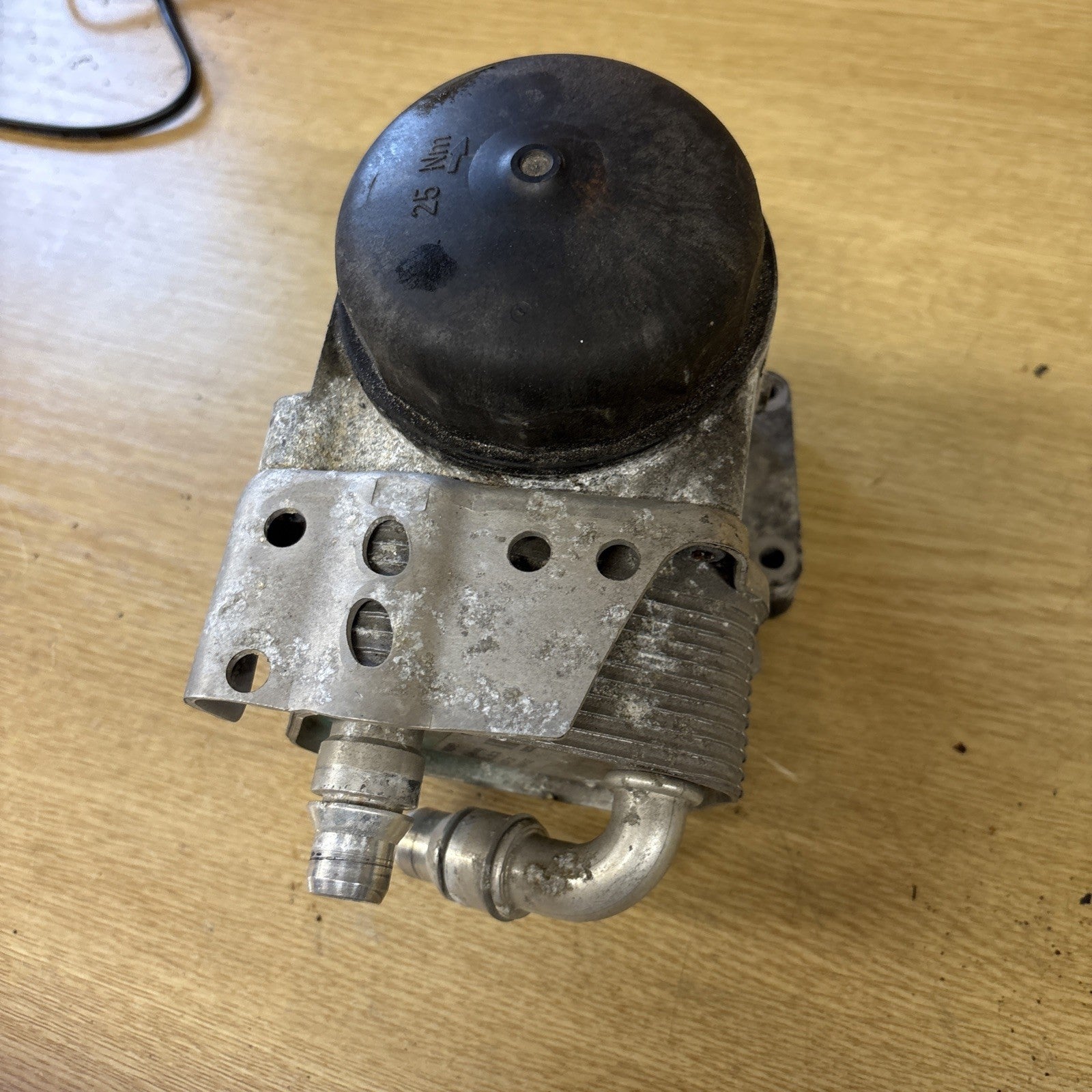 2009 BMW 3 SERIES E90 2.0 PETROL OIL FILTER HOUSING & COOLANT 7574115 B83160000