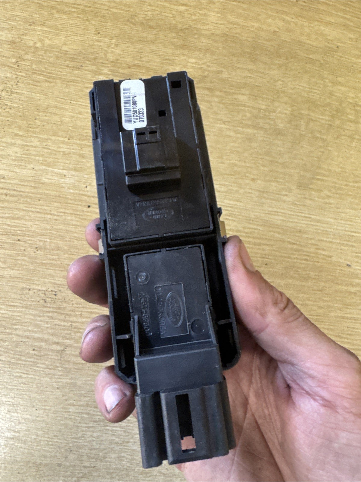 Land Rover Discovery rear door window switch YUD501080  (2005-2009)