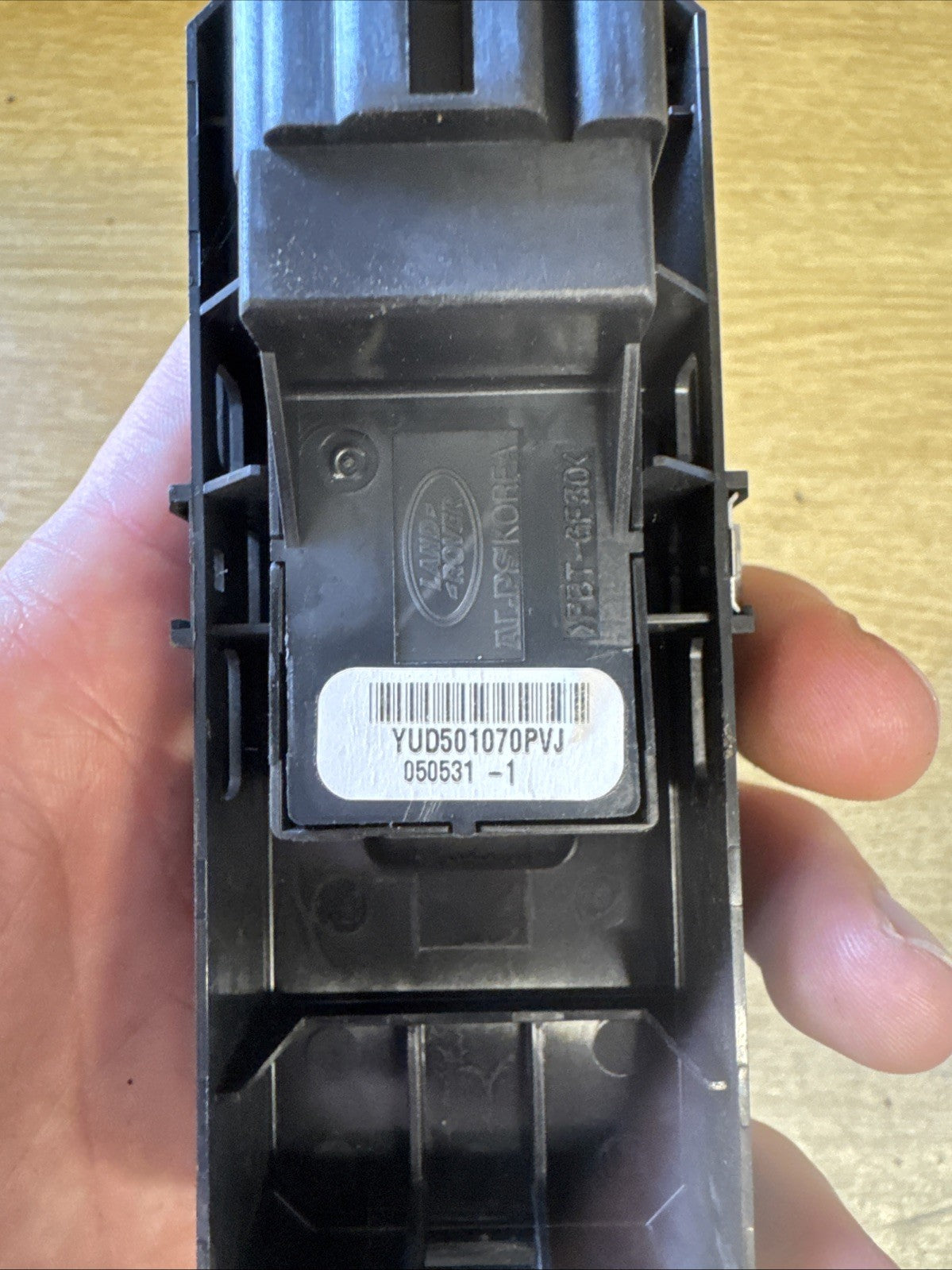 Range Rover L320 Drivers/Passengers Rear Window Switch YUD501070PVJ