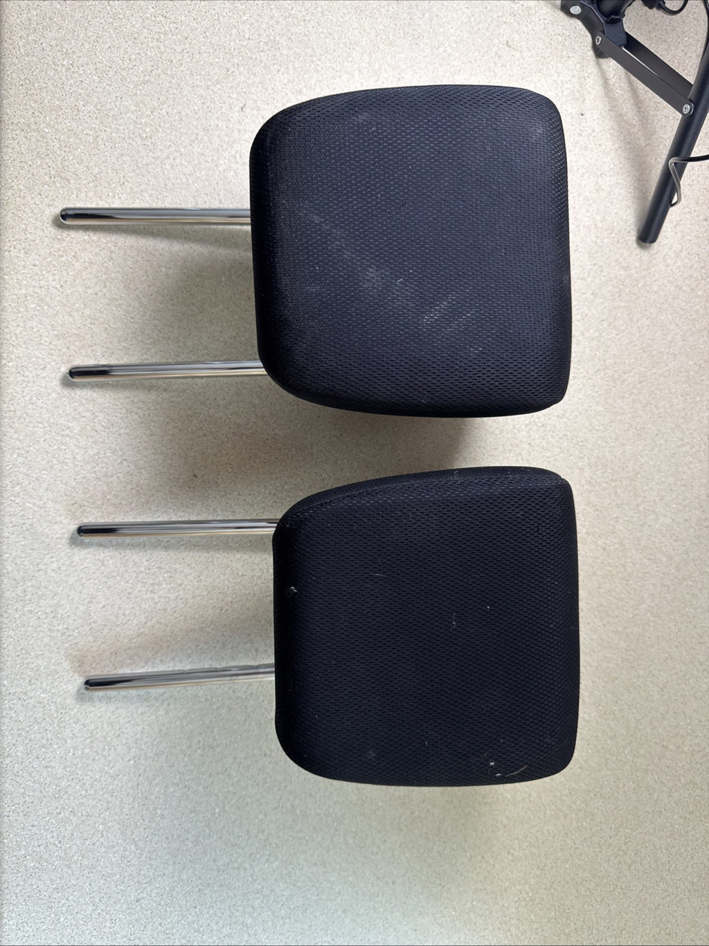 05-13 SUZUKI GRAND VITARA 3 DOOR REAR SEAT HEAD REST ( BLACK ) SET OF 2