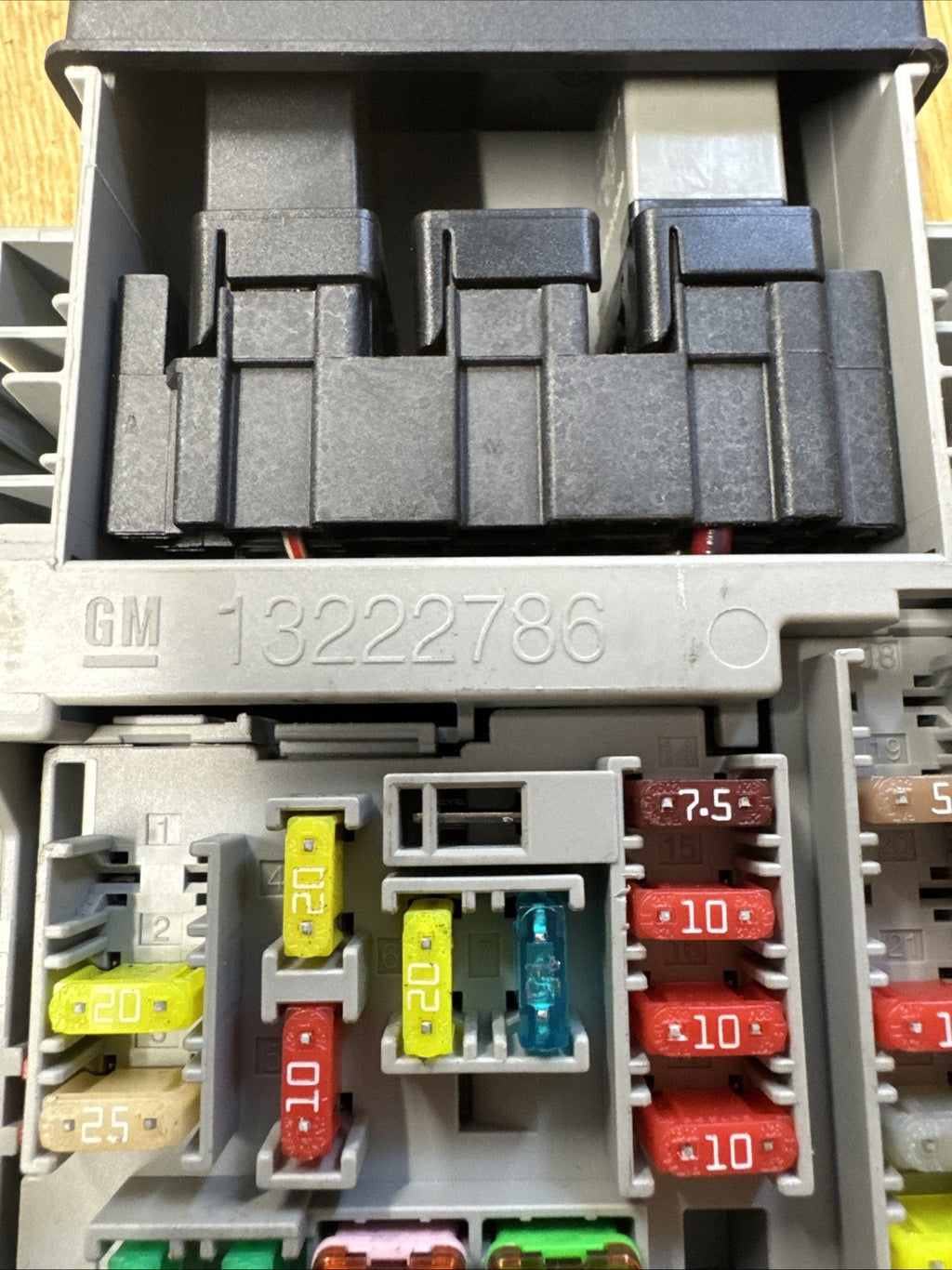  Vauxhall Zafira C MK3 Tourer 2.0 Diesel FUSE RELAY BOX 13222786
