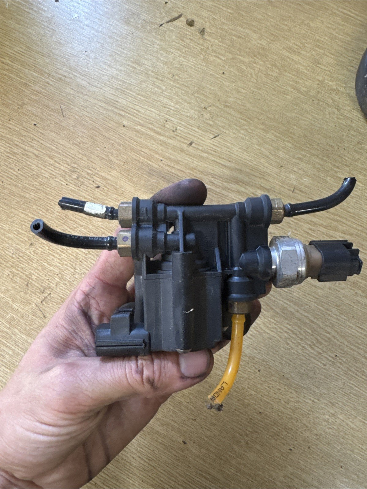 RANGE ROVER SPORT L320 2006 2.7 TDV6 AIR SUSPENSION VALVE CENTER