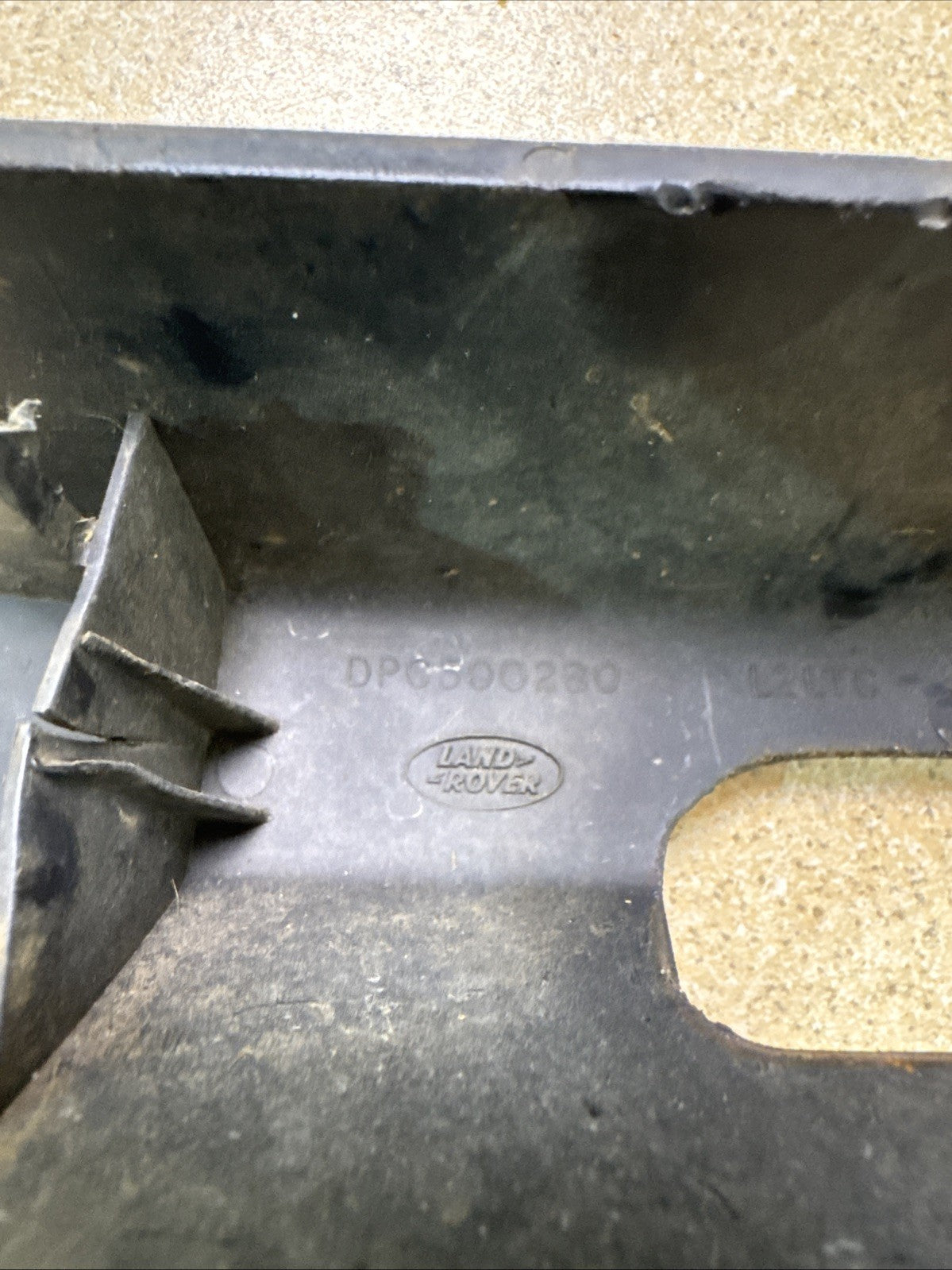 Land Rover Range Rover L322 06-10 Front Bumper Tow Eye Cover DPC500280PUY (U)