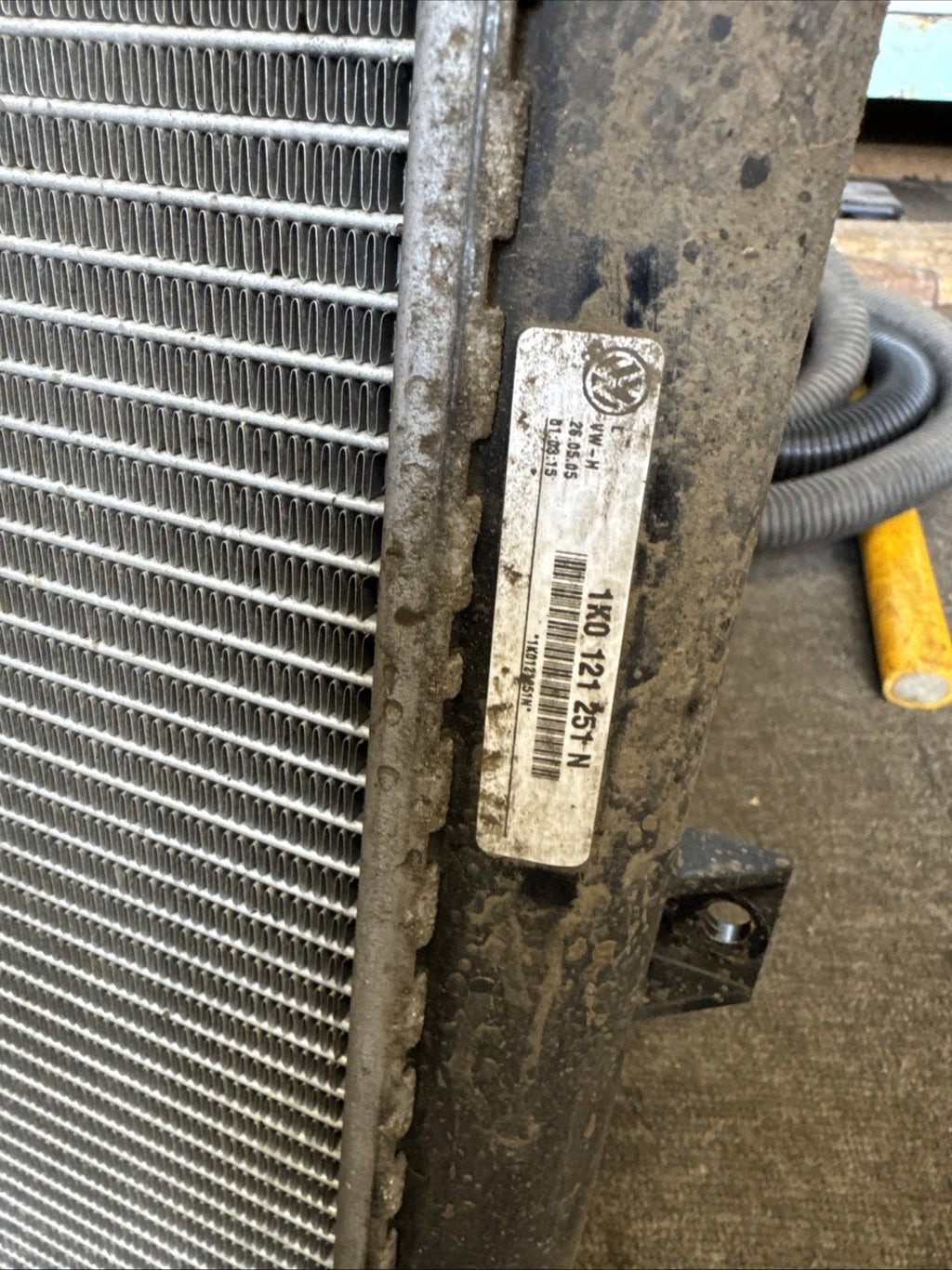 Volkswagen Golf Water Coolant Radiator & Ac 1k0121251n Mk5 2.0 Petrol