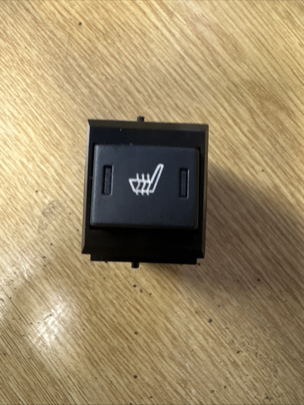 Land Rover Discovery heated seat switch YUF500120 (2005-2009)