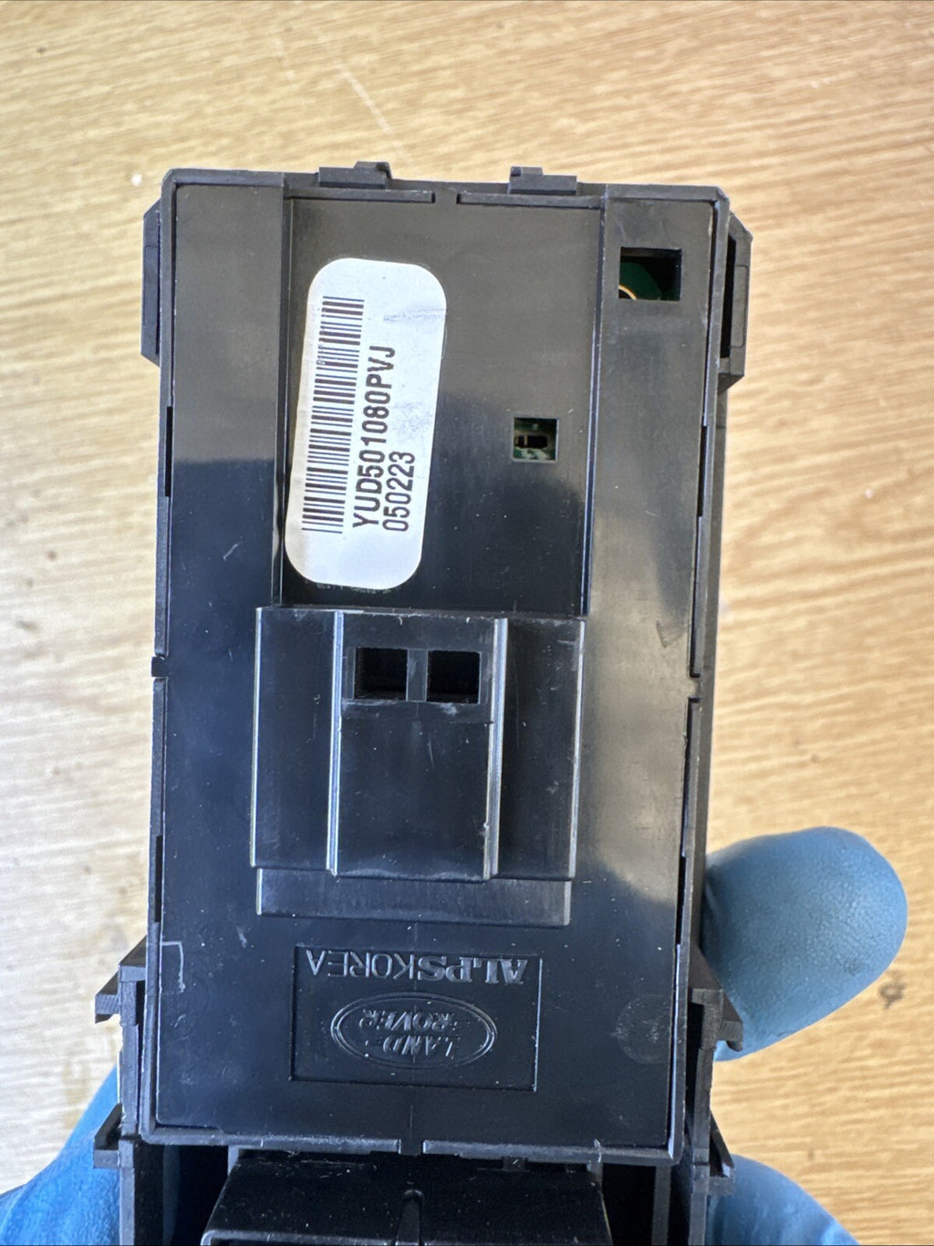 RANGE ROVER WINDOW & AUDIO SWITCH REAR LEFT SIDE YUD501080PVJ L320 2005 - 2009