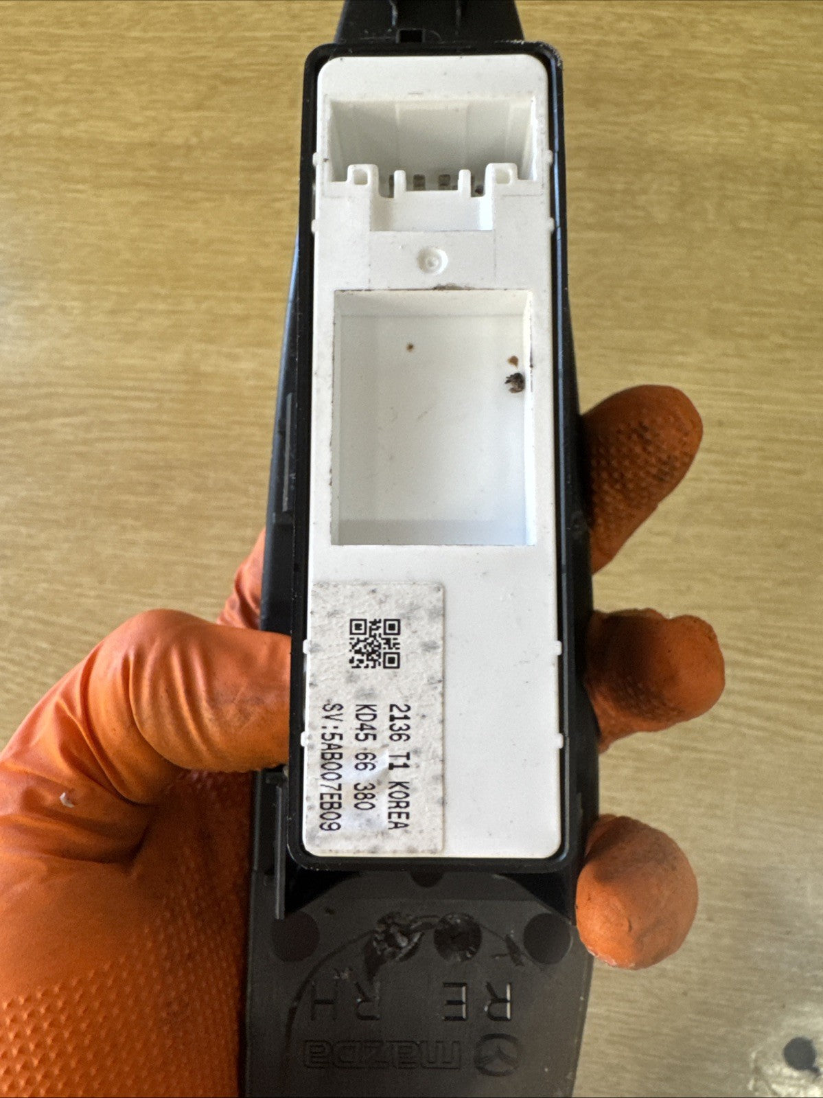 MAZDA CX-5 KE WINDOW SWITCH & TRIM REAR RIGHT SIDE KD4566380