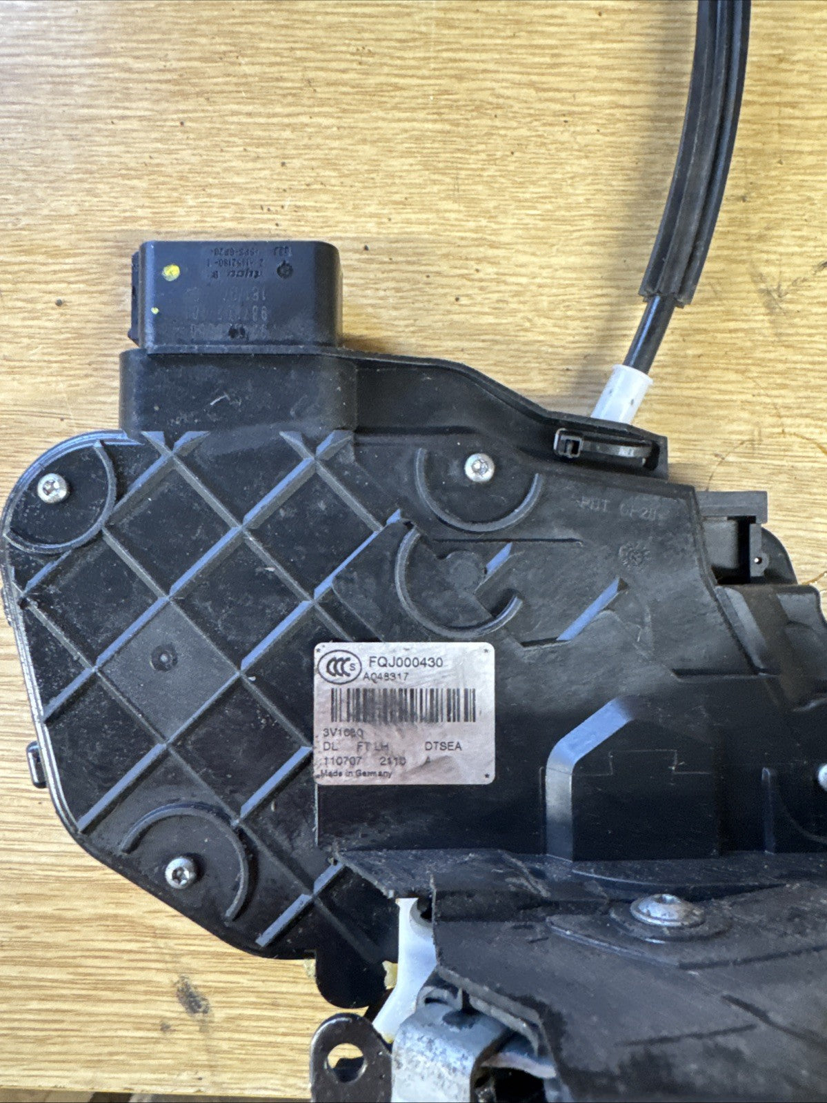 RANGE ROVER SPORT L320 FRONT NEARSIDE LEFT DOOR LOCK FQJ000430