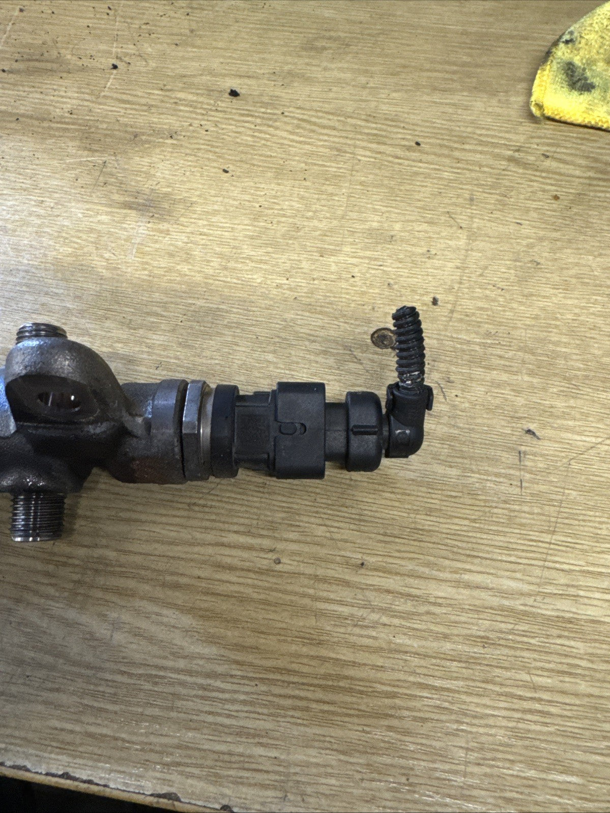 VAUXHALL ASTRA GTC  2.0 DIESEL (2014) - INJECTOR RAIL 0445214221