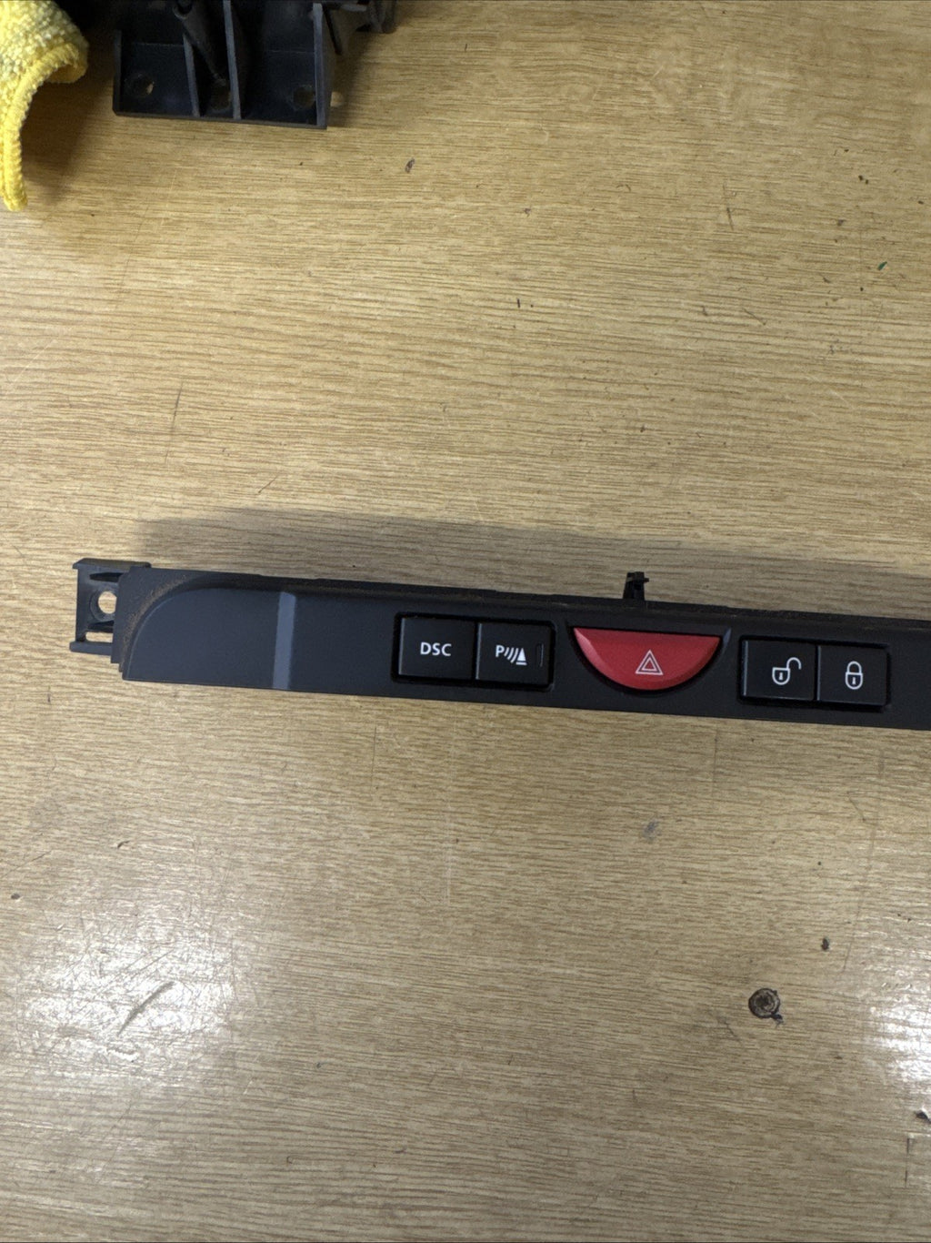 LAND ROVER RANGE ROVER SPORT 2.7 TDV6 HSE HAZARD SWITCH YUL501300