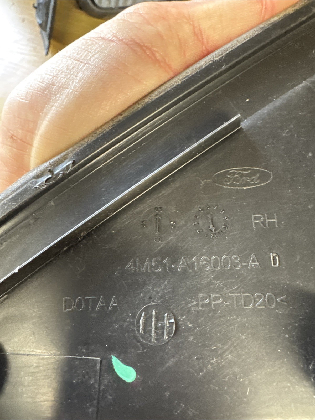 Ford Focus DRIVERS Door Mirror wing Trim R/H O/S 4m51-a16003-a 2005-2010 1683639