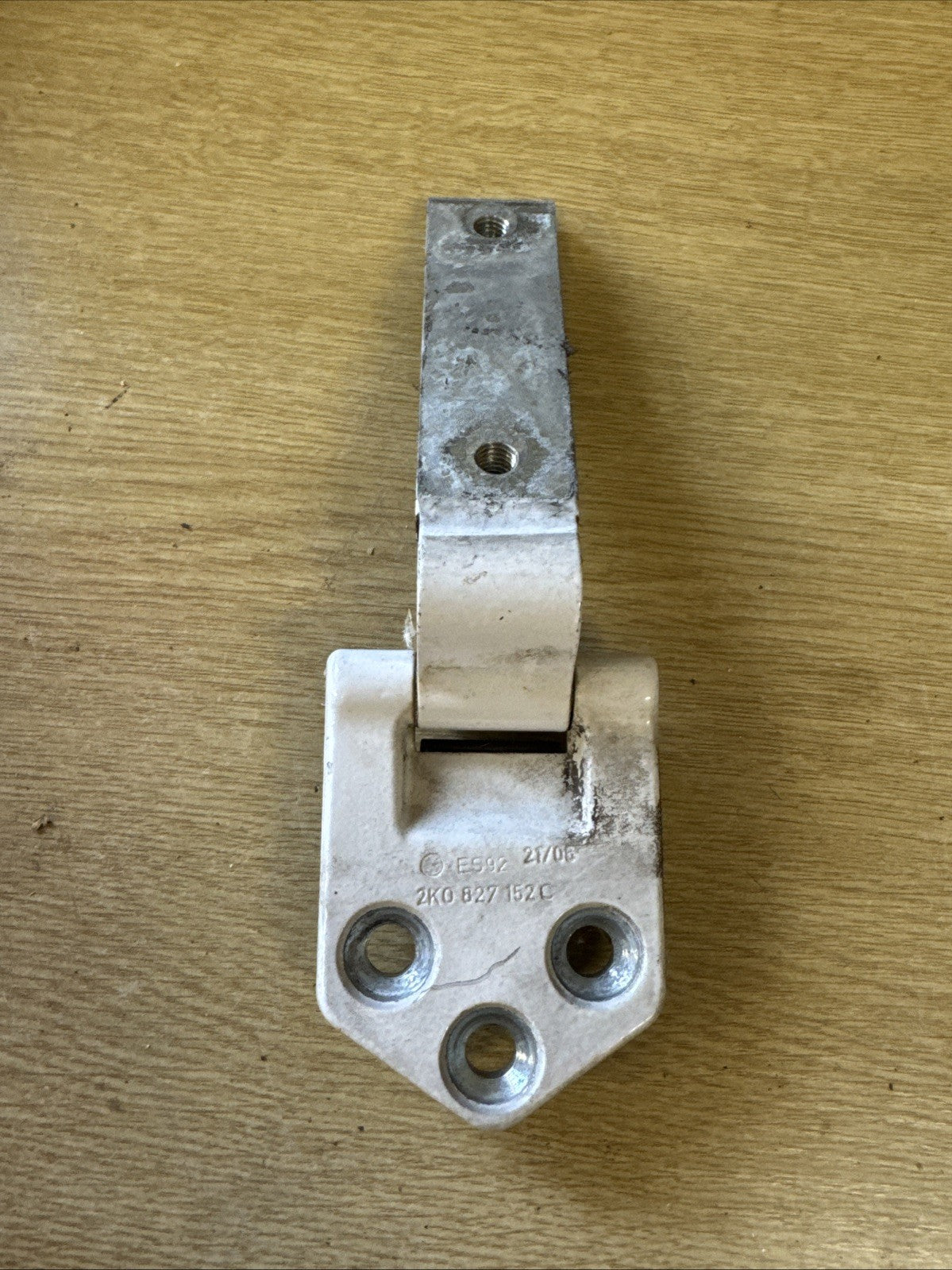 VW CADDY 2005-2009 REAR DOOR HINGE TOP (DRIVER SIDE) 2K0827152C