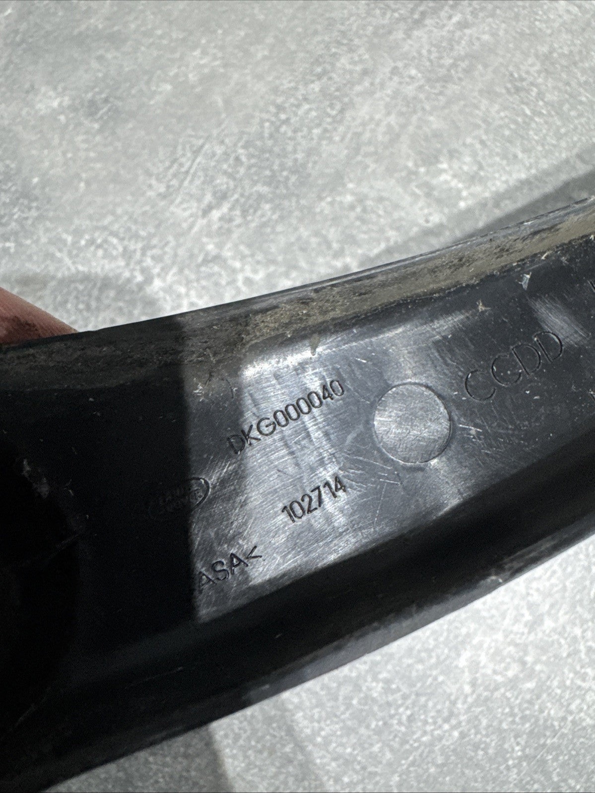 Range Rover L322 3.6 right front windscreen wiper arm cover trim DKG000040