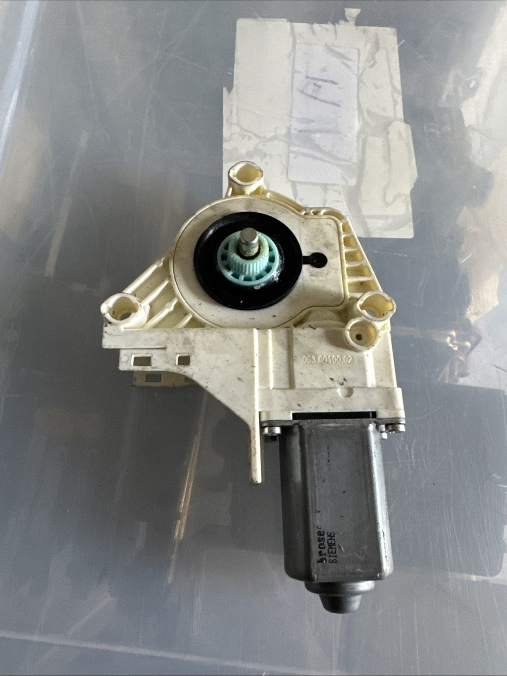 LAND ROVER DISCOVERY MK3 2004 2009 REAR LEFT DOOR WINDOW MOTOR 0536010002