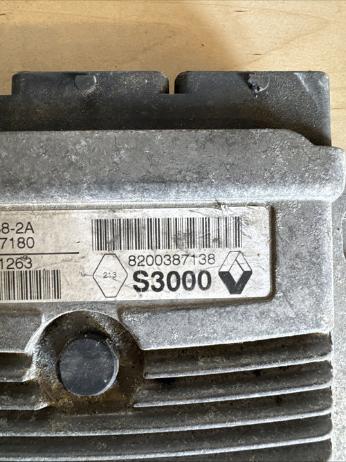 2005 RENAULT MEGANE 1.6 PETROL ENGINE CONTROL UNIT ECU 8200387138