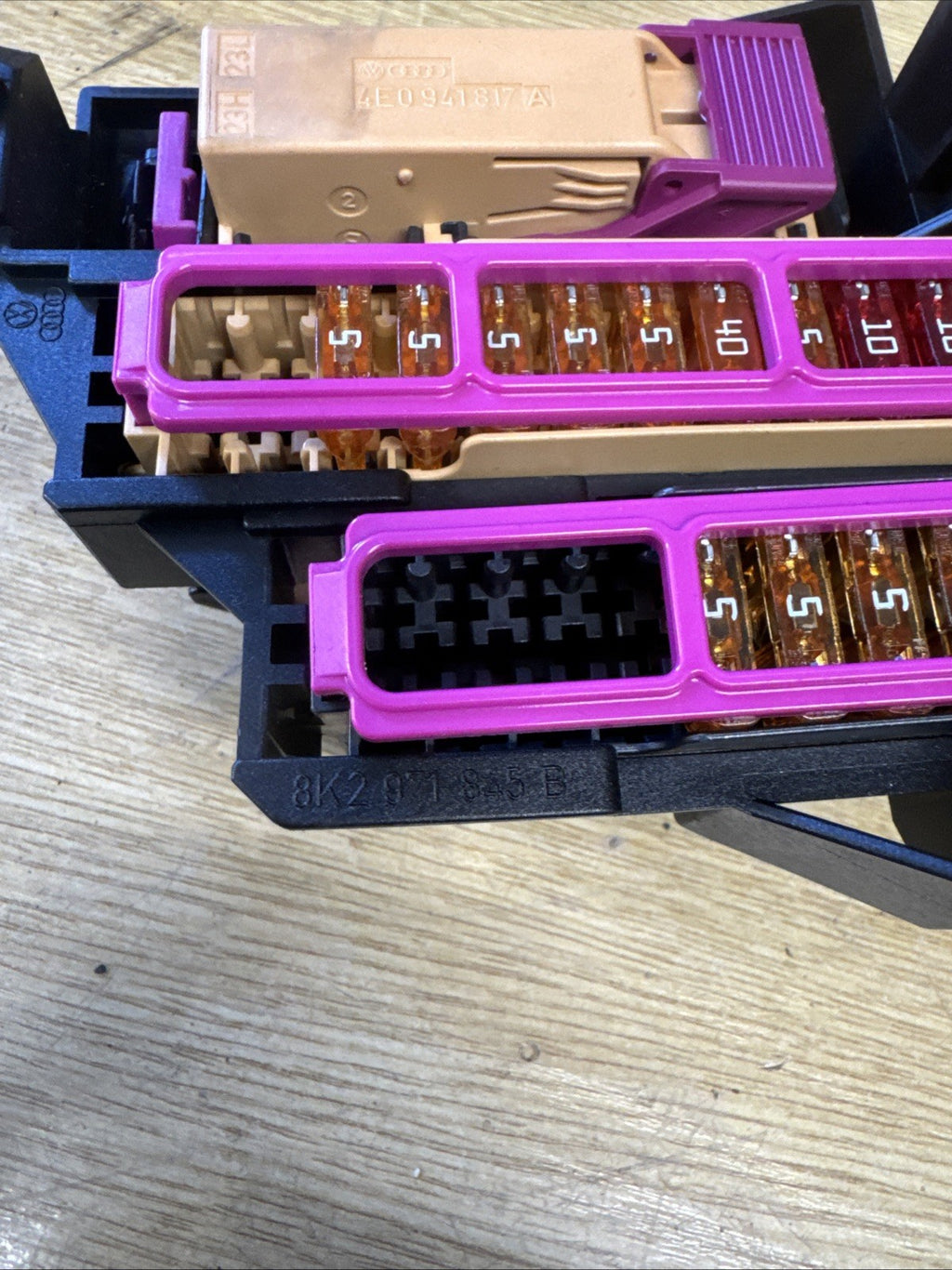 Audi A5 8T 1.8 TFSI 2013 RHD Relay Fuse Box 8K2971845B 2112248