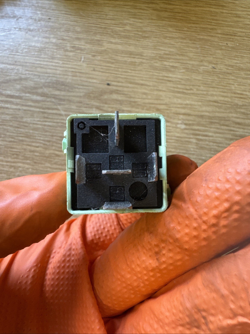 Genuine Used BMW & MINI White Green Make Contact Relay R50 R56 E90 F30 8373700