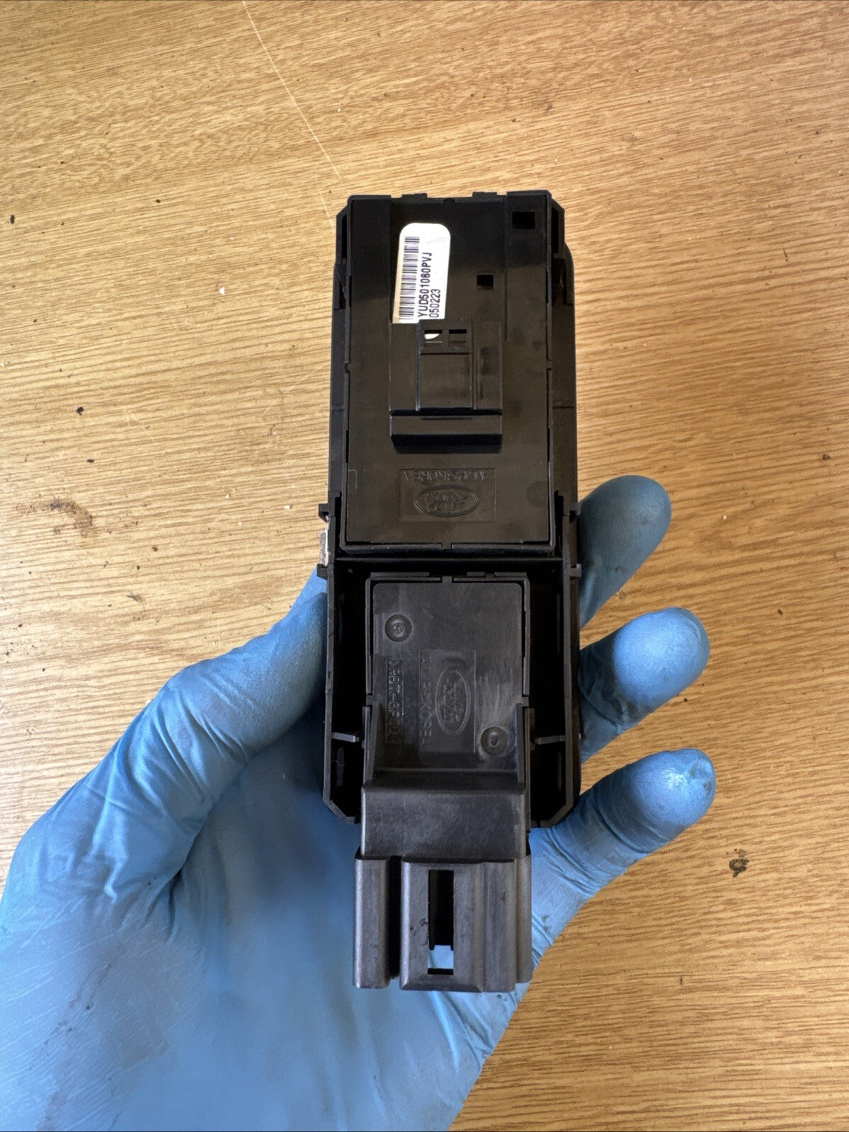 RANGE ROVER WINDOW & AUDIO SWITCH REAR LEFT SIDE YUD501080PVJ L320 2005 - 2009