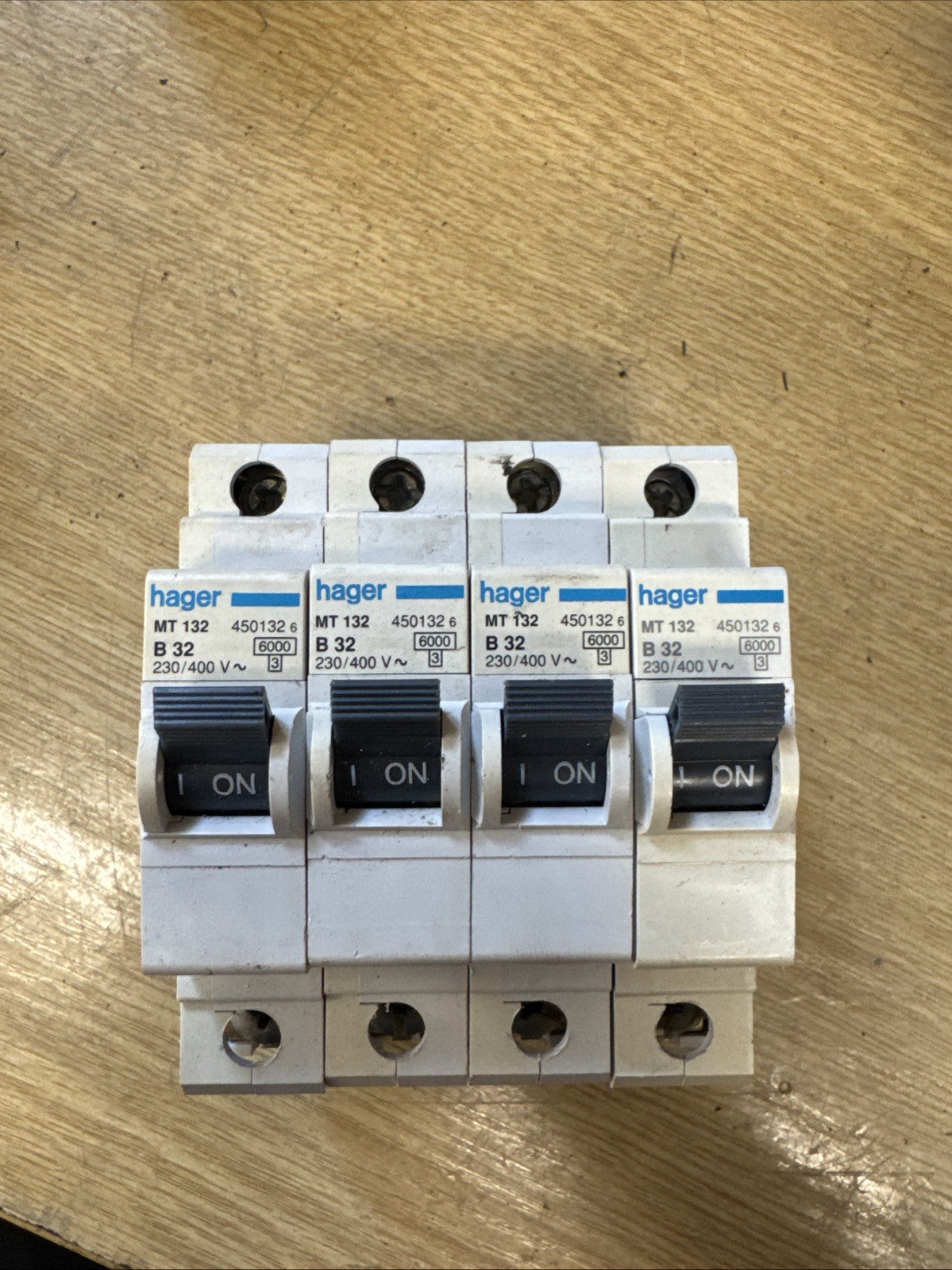 HAGER 32 AMP CURVE B 6 kA MCB CIRCUIT BREAKER MT132 450132 (4 Pack)