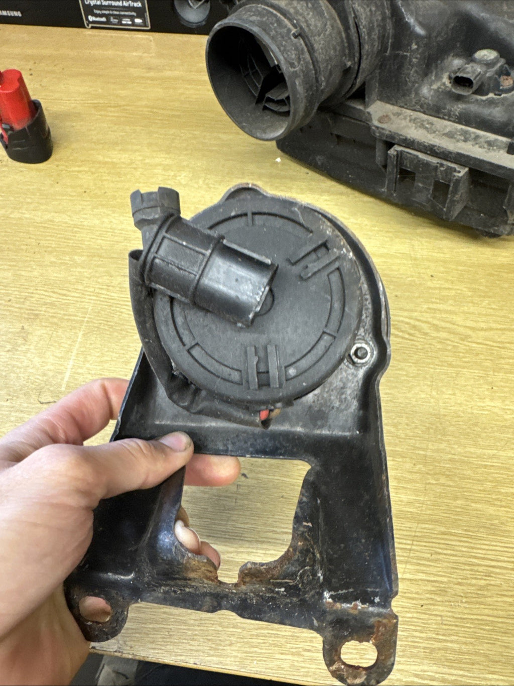 BMW 3 SERIES E46 SECONDARY VACUUM AIR PUMP 7506209 7506210