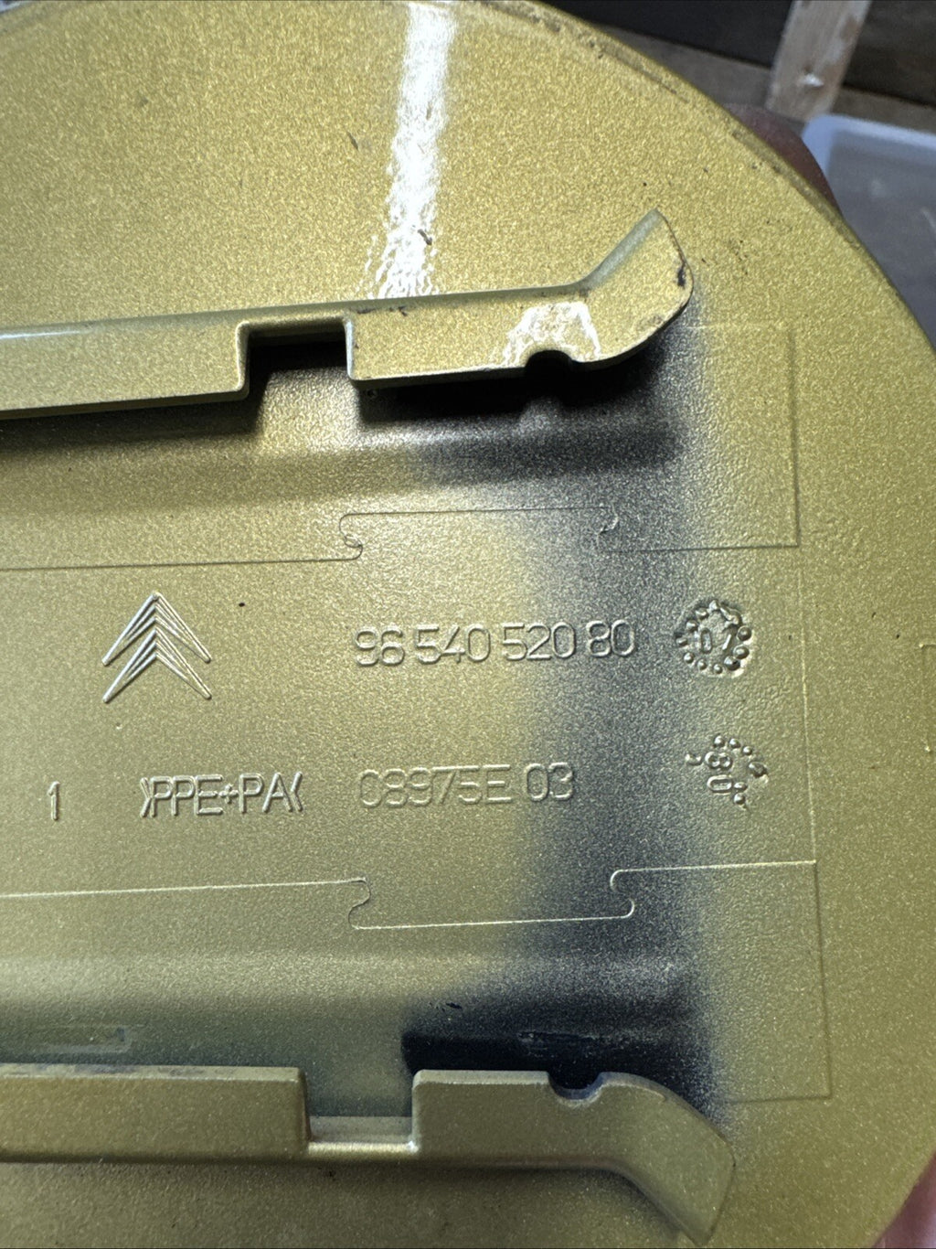 Citroen C4 Picasso GRAND PICASSO 07-13 Fuel Flap trim KAQ ANODISED YELLOW