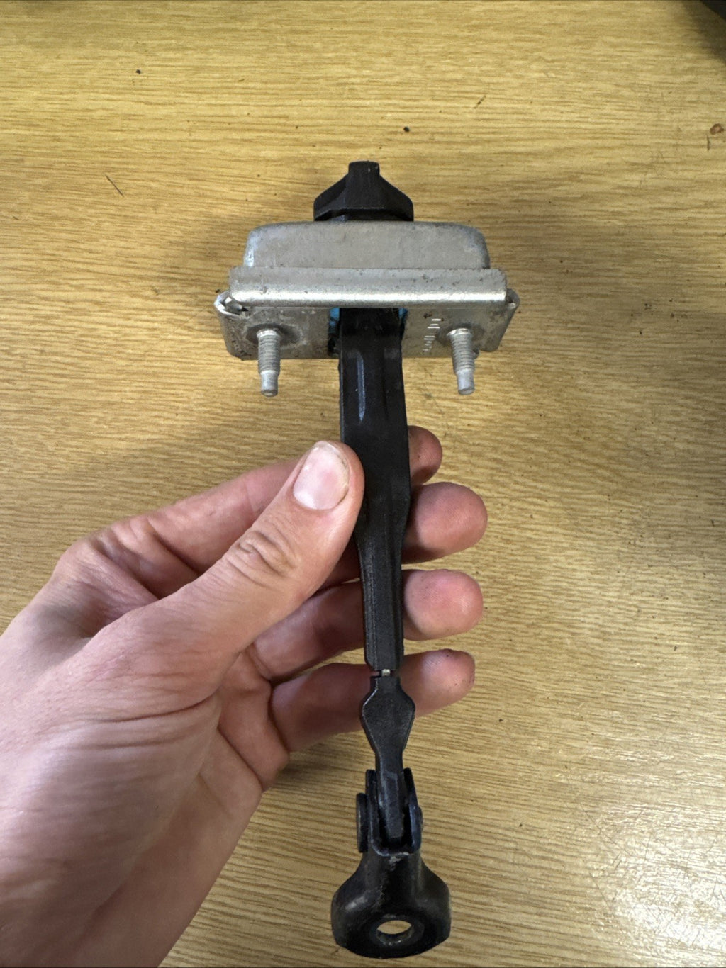 2009-2015 VAUXHALL ASTRA J FRONT LEFT SIDE DOOR CHECK STRAP STOP 13270665#I14