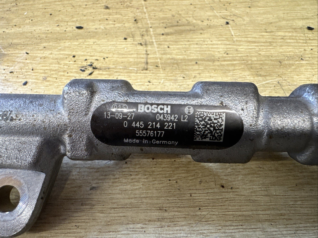 VAUXHALL ASTRA GTC  2.0 DIESEL (2014) - INJECTOR RAIL 0445214221