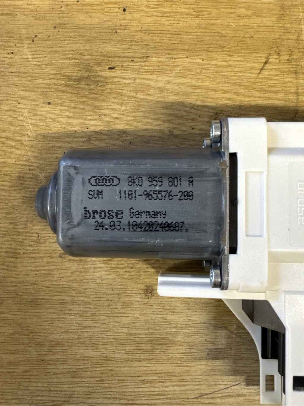 AUDI A4 1.8T FSI S Line 4DR SALOON PASSENGER FRONT WINDOW MOTOR 8K0959801A